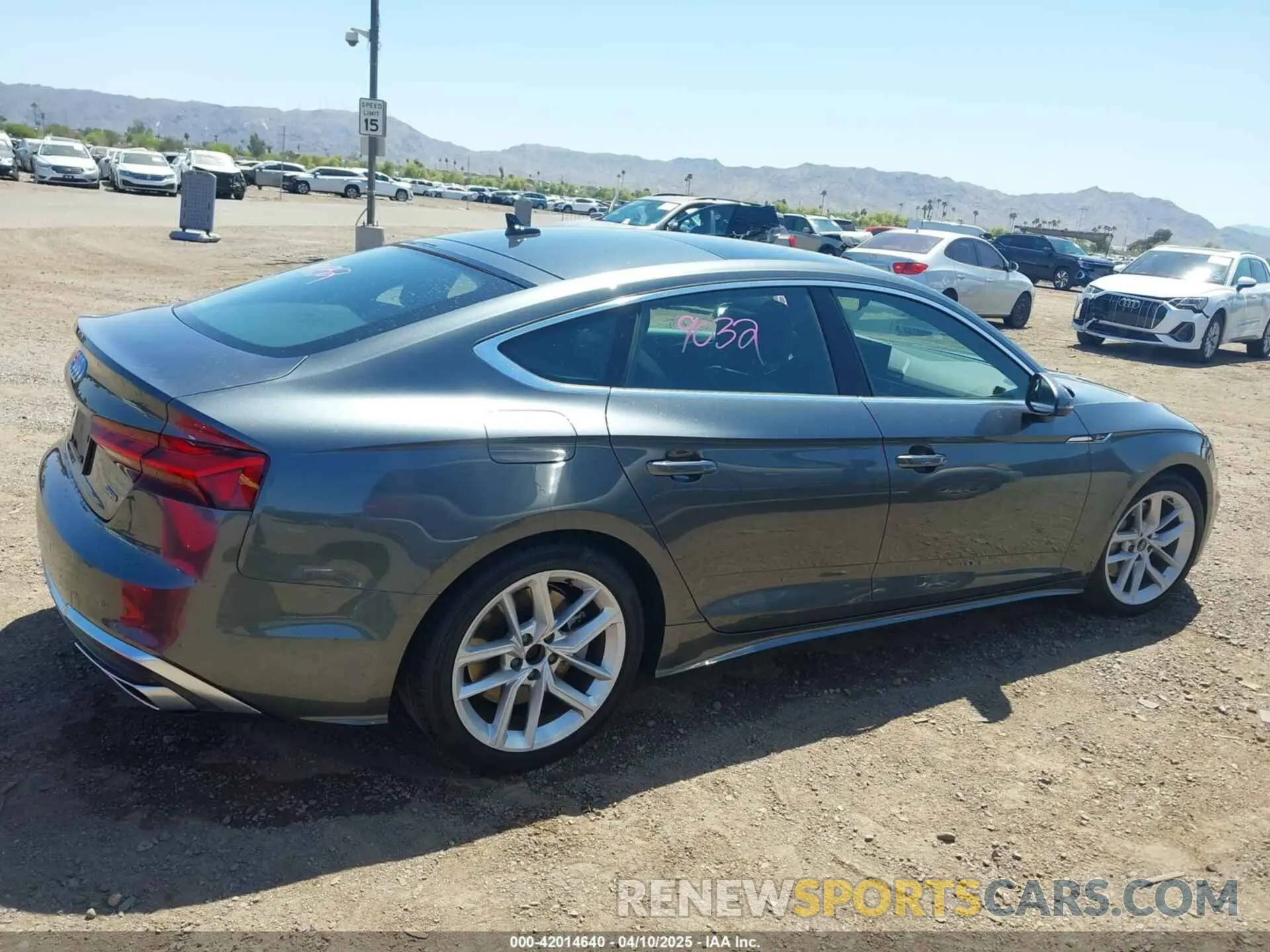 13 fotografías del automóvil dañado WAUFACF50RA024105 AUDI A5 SPORTBACK 2024