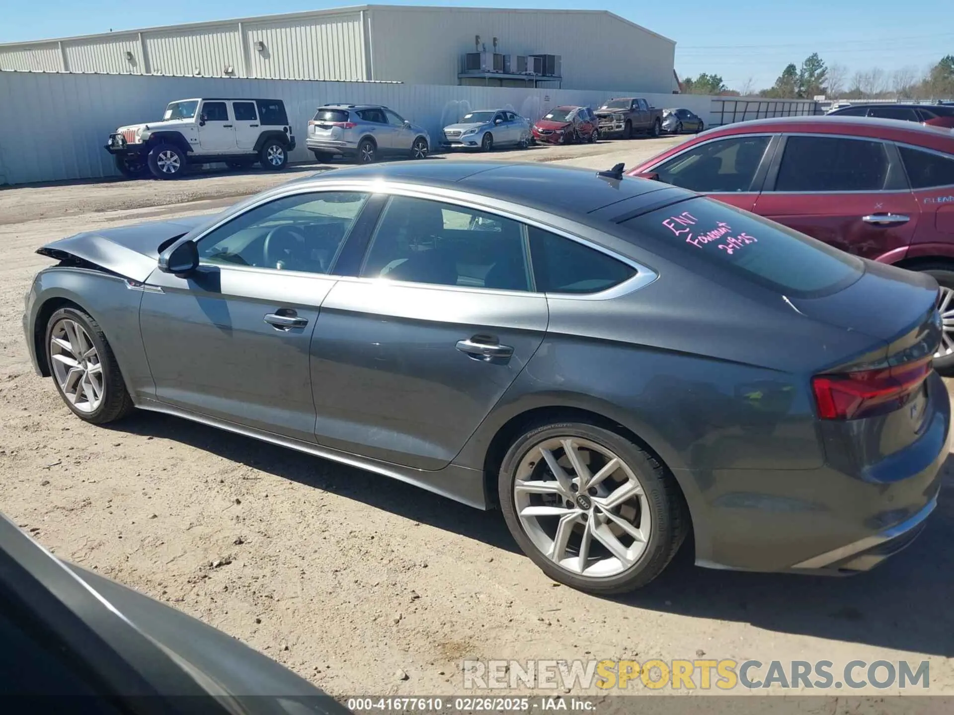 14 fotografías del automóvil dañado WAUFACF52RA059972 AUDI A5 SPORTBACK 2024