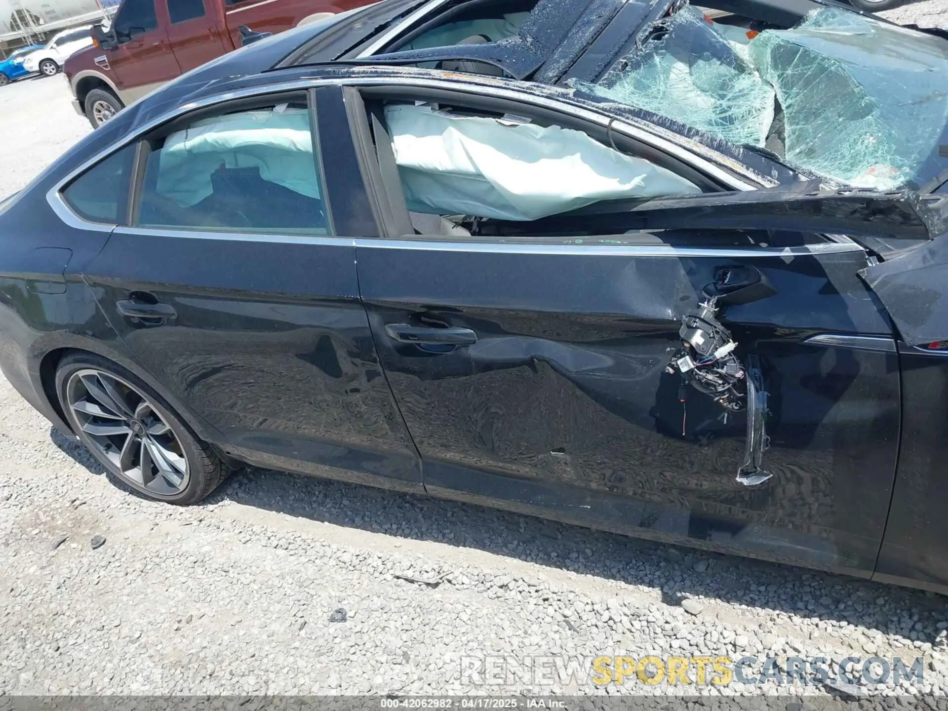 13 fotografías del automóvil dañado WAUFACF53RA013079 AUDI A5 SPORTBACK 2024