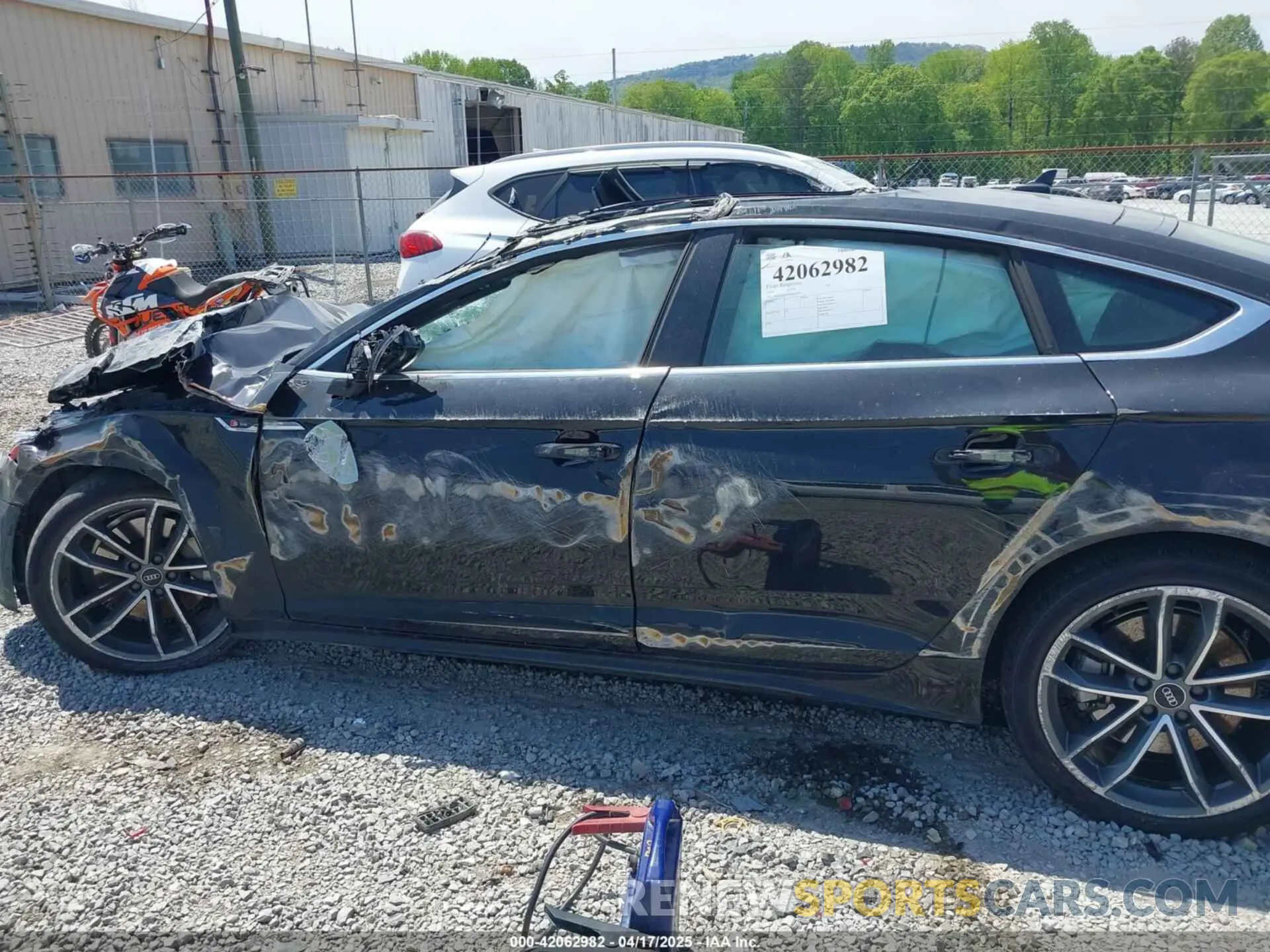 14 fotografías del automóvil dañado WAUFACF53RA013079 AUDI A5 SPORTBACK 2024