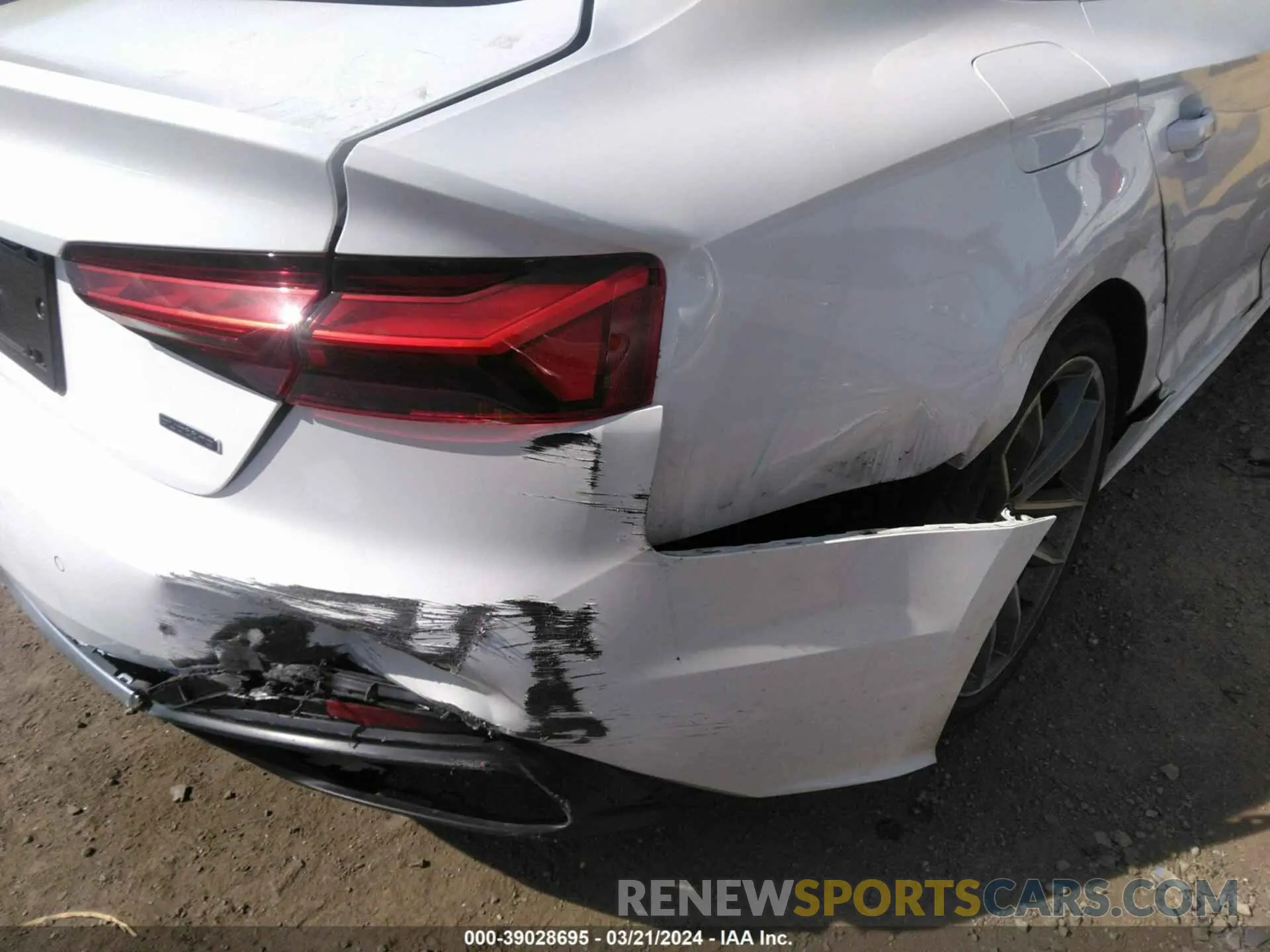 17 fotografías del automóvil dañado WAUFACF54RA012538 AUDI A5 SPORTBACK 2024