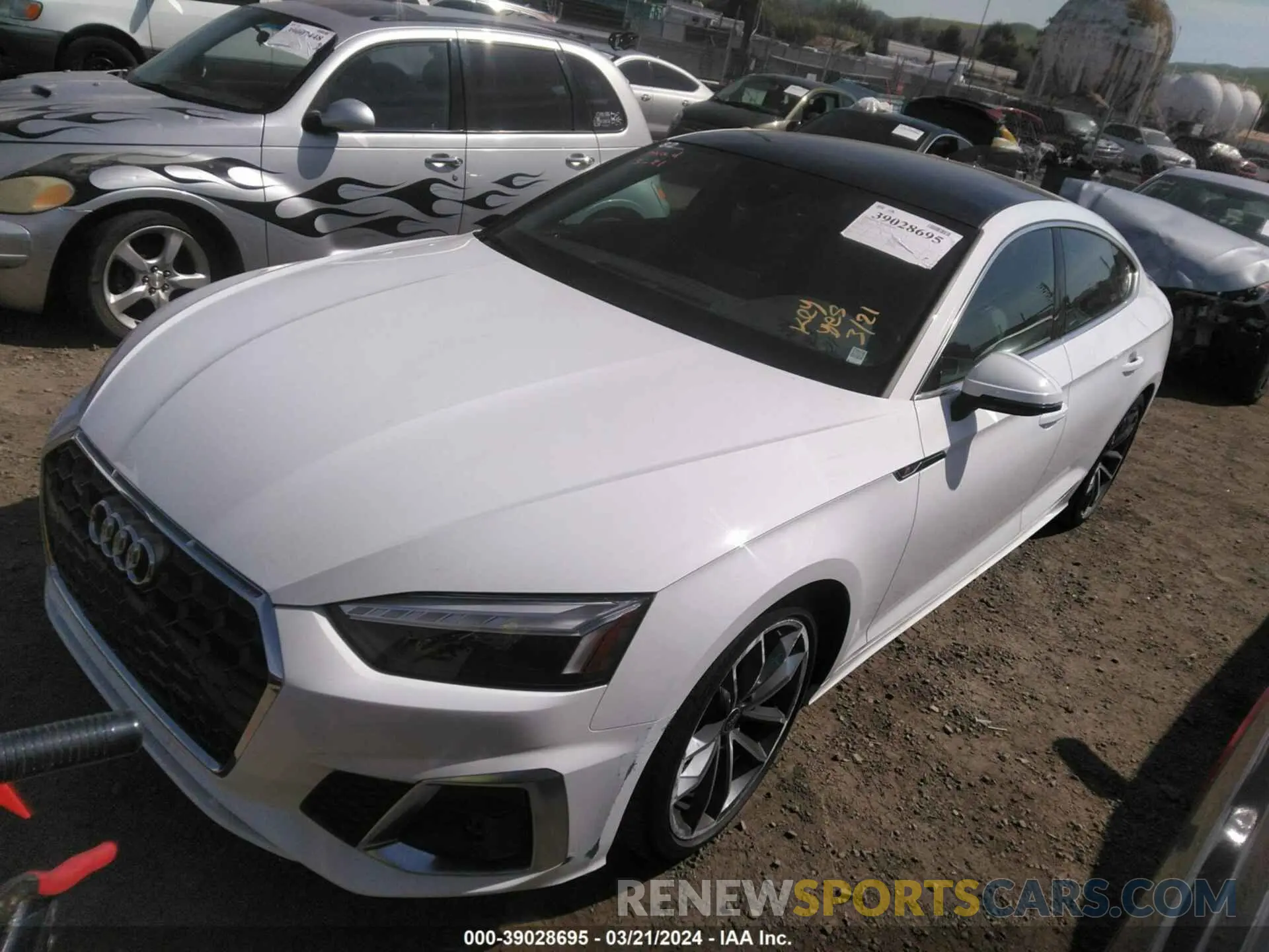 2 fotografías del automóvil dañado WAUFACF54RA012538 AUDI A5 SPORTBACK 2024