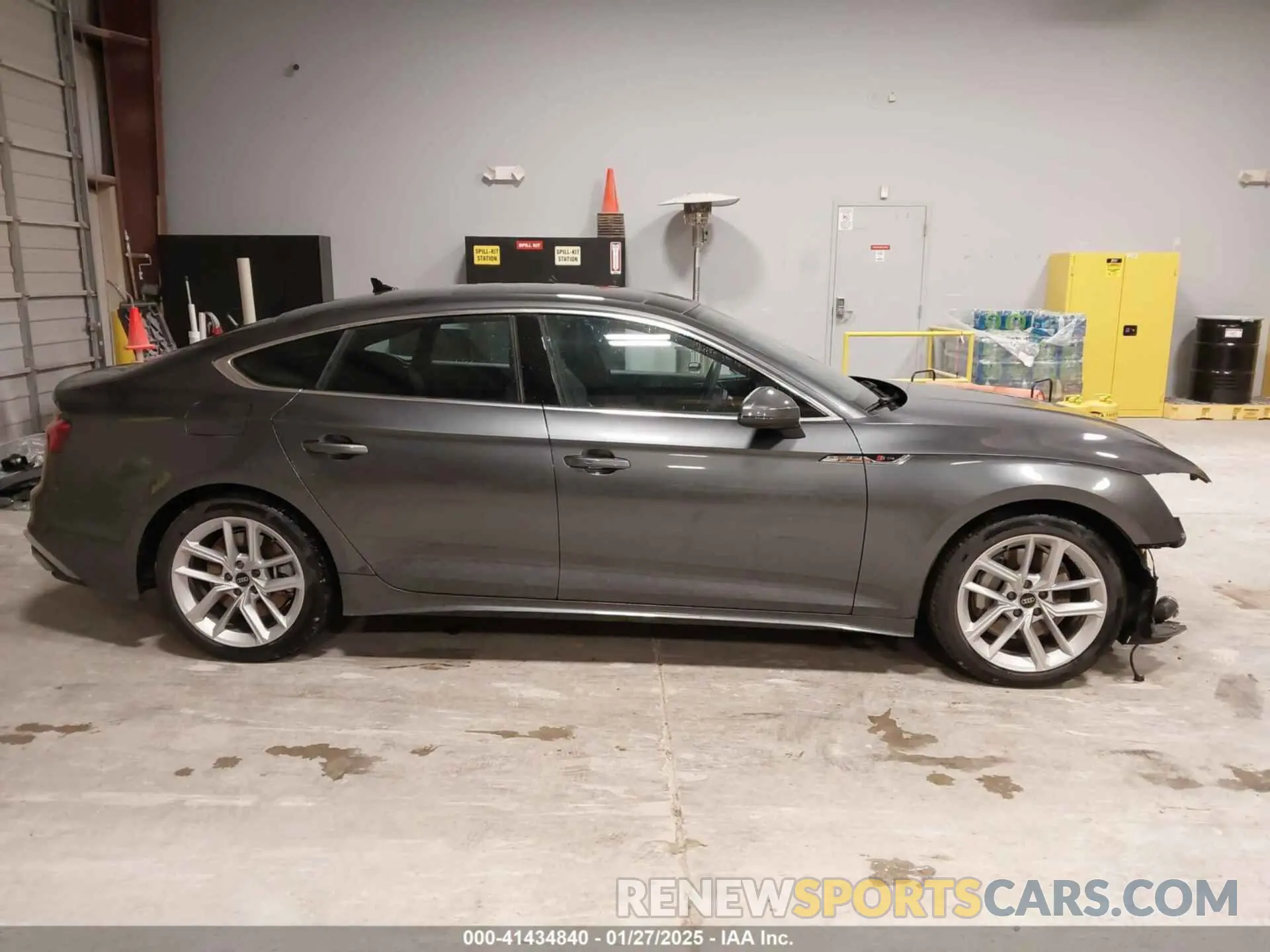 14 fotografías del automóvil dañado WAUFACF54RA049783 AUDI A5 SPORTBACK 2024