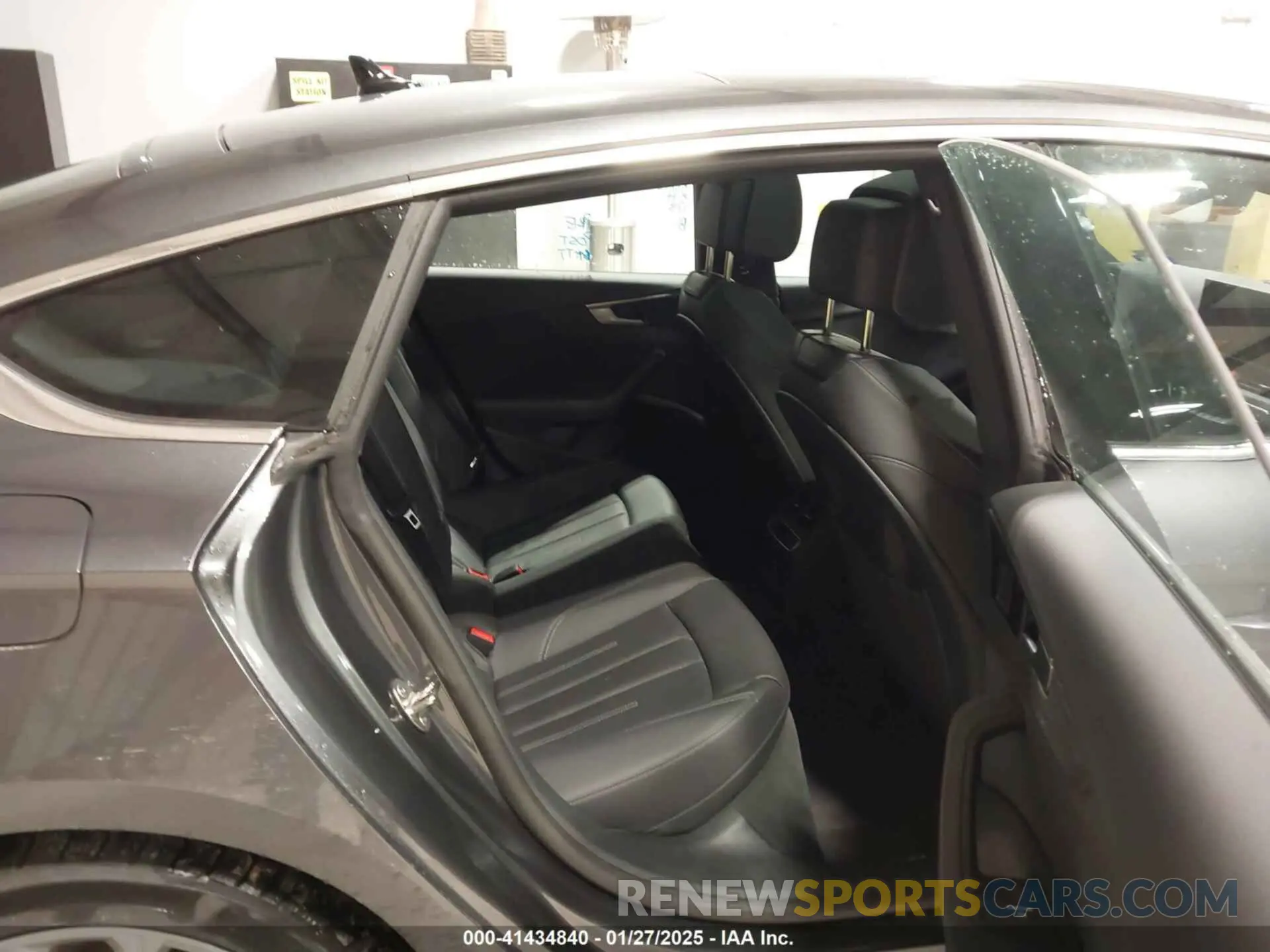 8 fotografías del automóvil dañado WAUFACF54RA049783 AUDI A5 SPORTBACK 2024