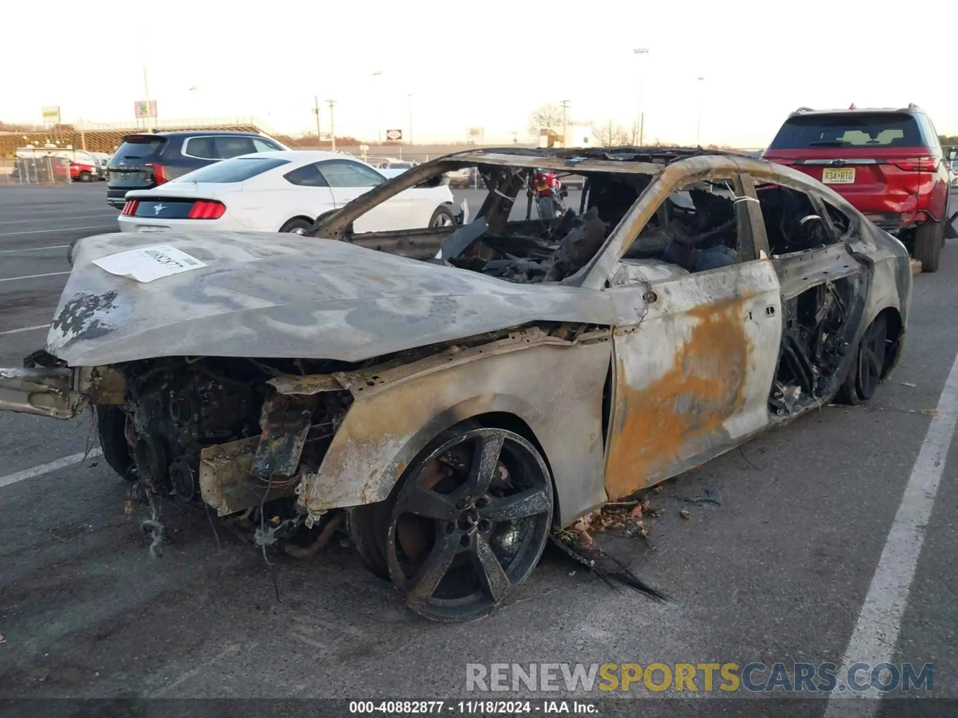 2 fotografías del automóvil dañado WAUFACF55RA118867 AUDI A5 SPORTBACK 2024