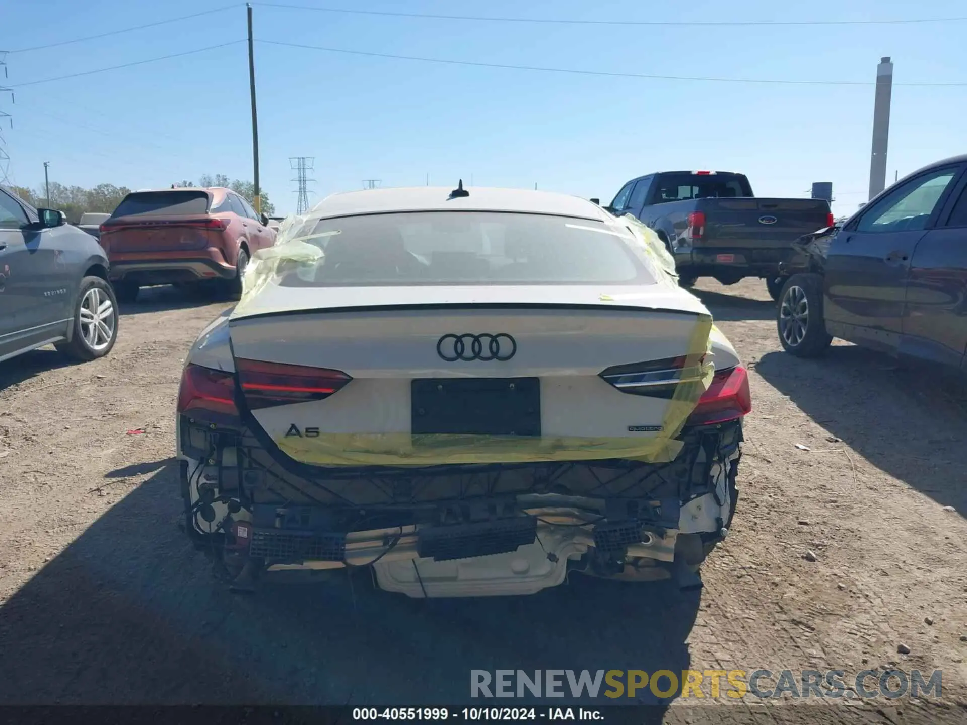 17 fotografías del automóvil dañado WAUFACF57RA005759 AUDI A5 SPORTBACK 2024