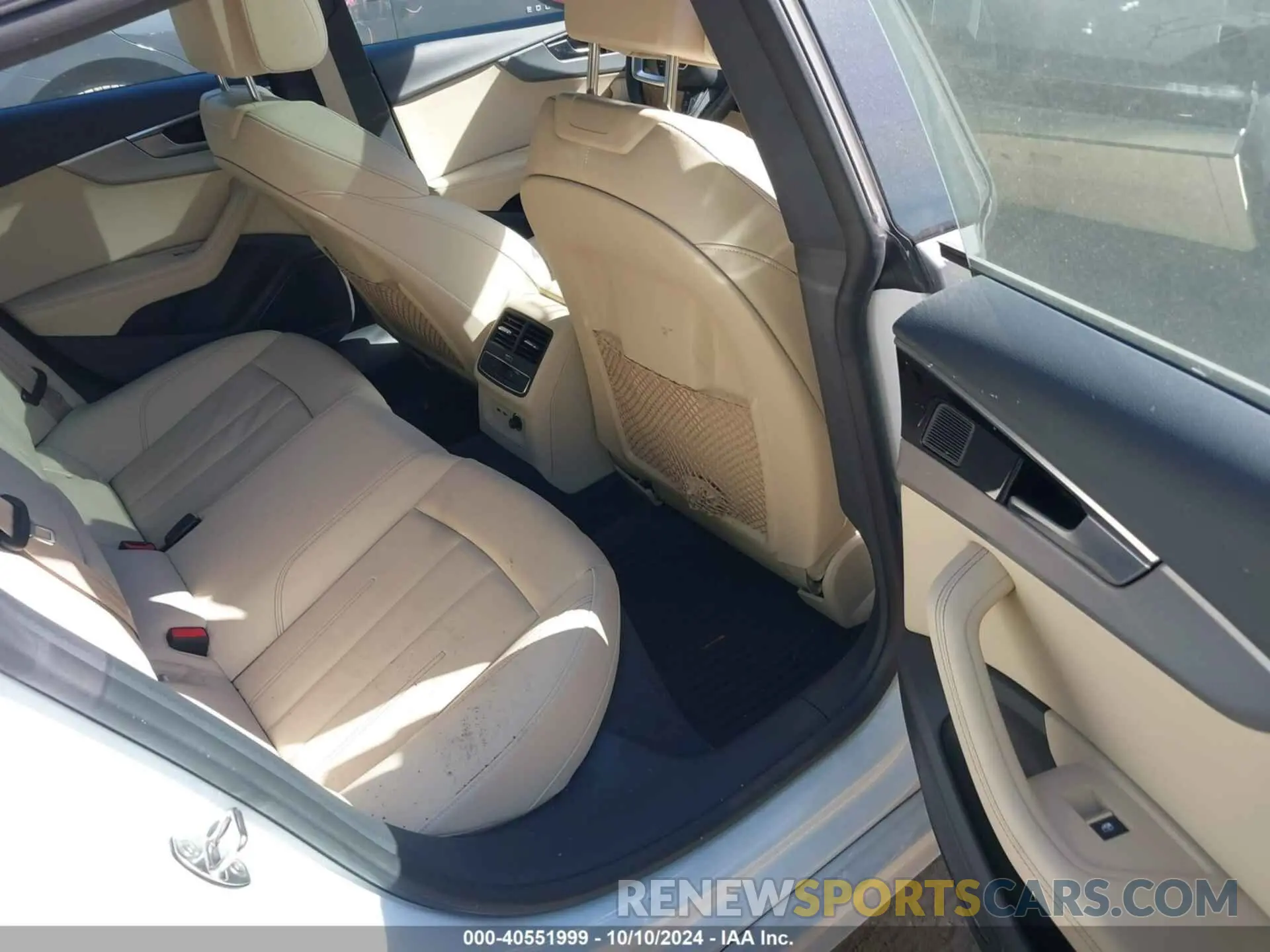 8 fotografías del automóvil dañado WAUFACF57RA005759 AUDI A5 SPORTBACK 2024