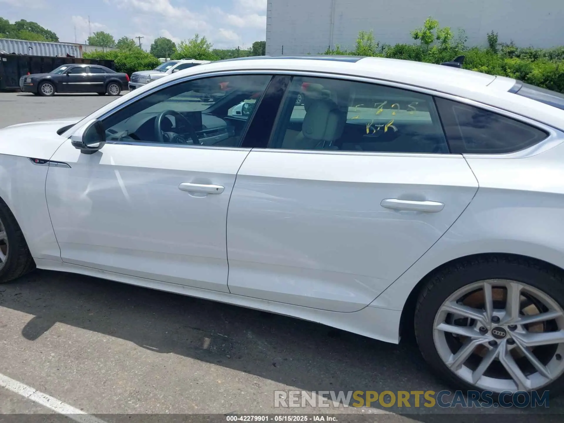 14 fotografías del automóvil dañado WAUFACF58RA083063 AUDI A5 SPORTBACK 2024