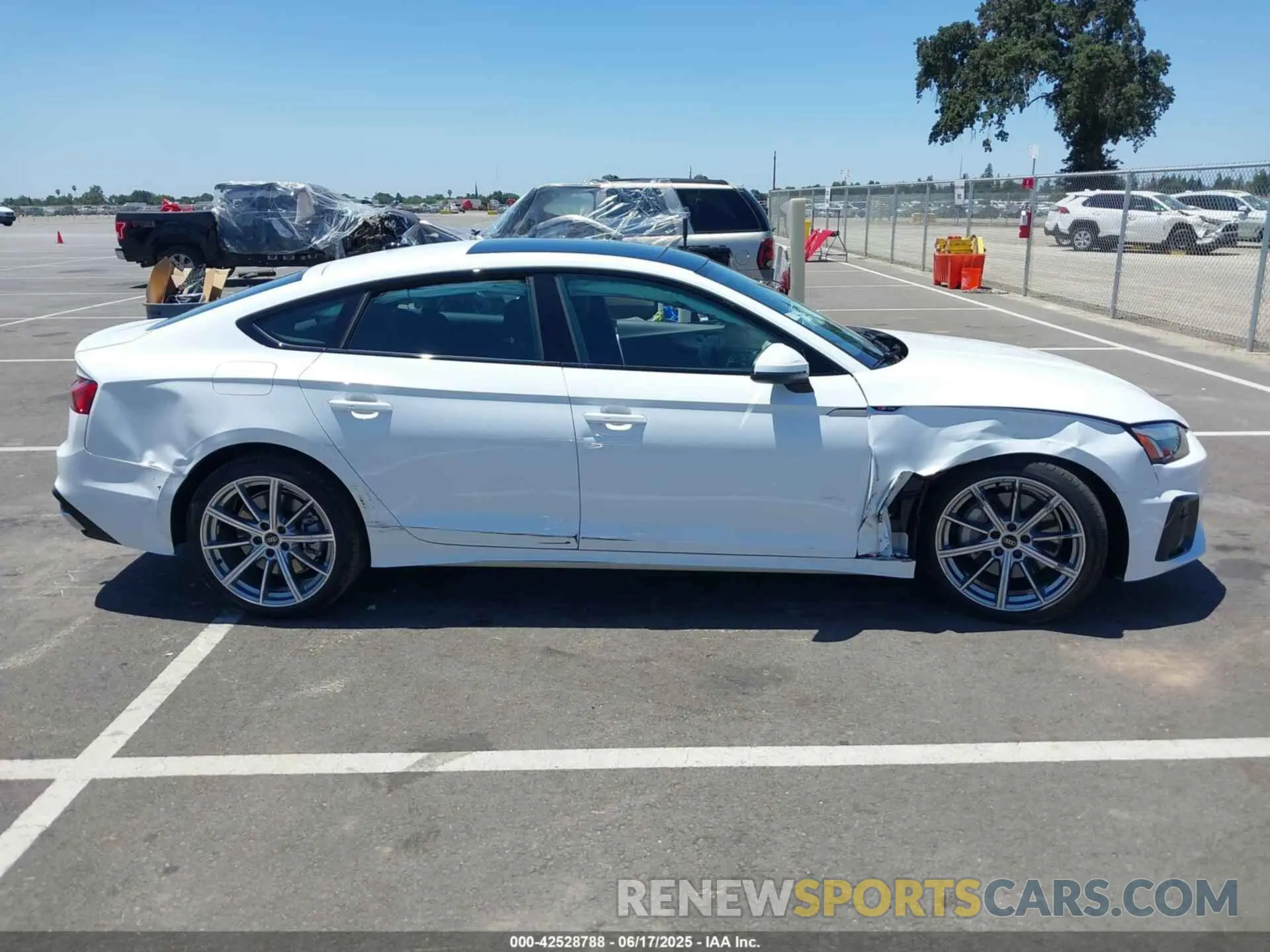 13 fotografías del automóvil dañado WAUDACF54SA011399 AUDI A5 SPORTBACK 2025