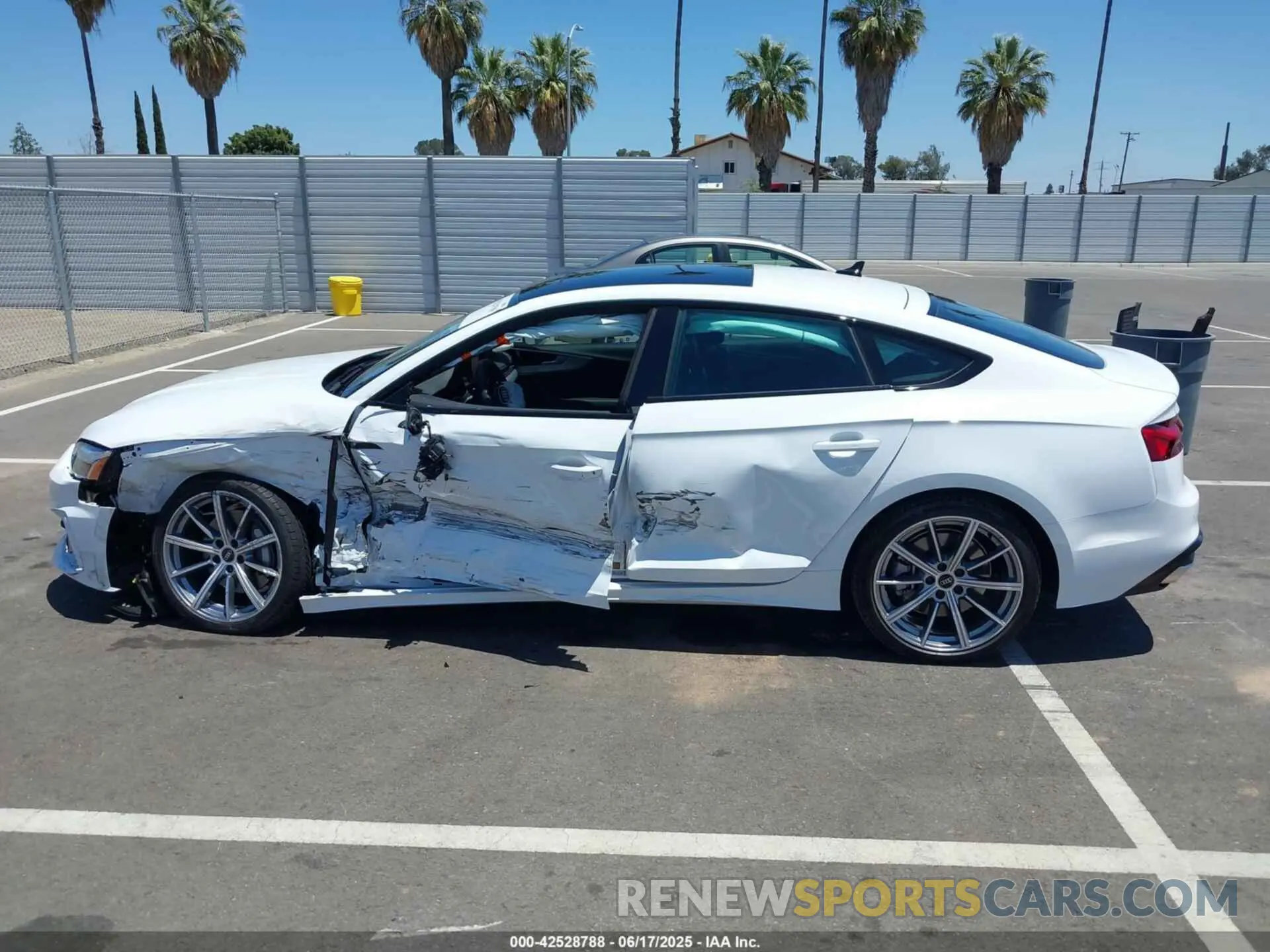 14 fotografías del automóvil dañado WAUDACF54SA011399 AUDI A5 SPORTBACK 2025