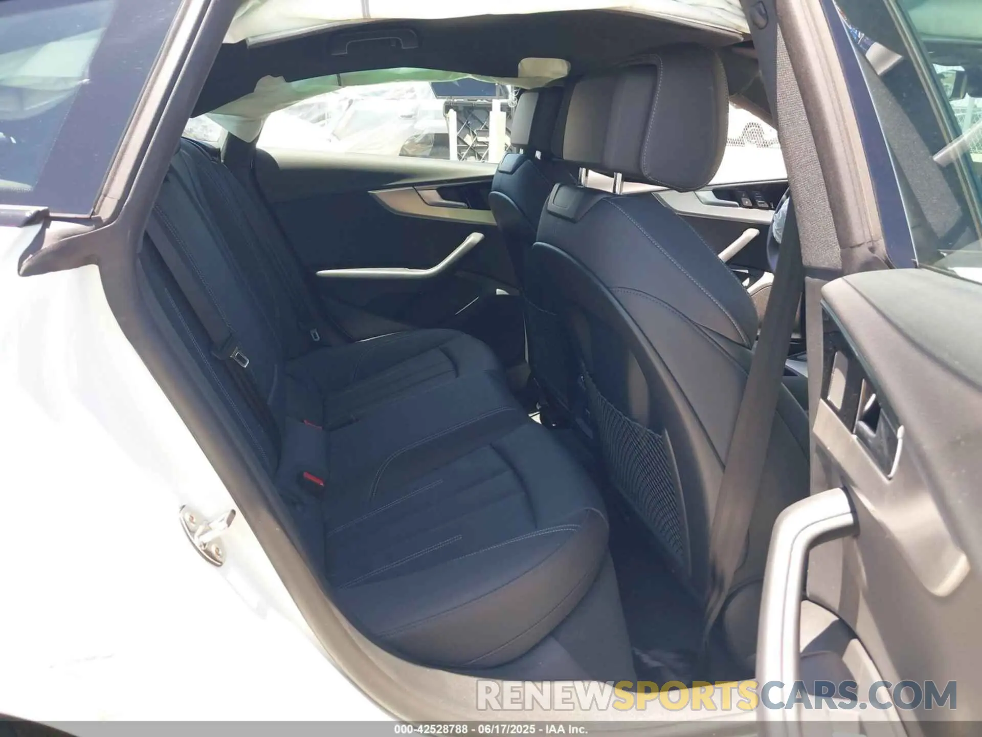 8 fotografías del automóvil dañado WAUDACF54SA011399 AUDI A5 SPORTBACK 2025