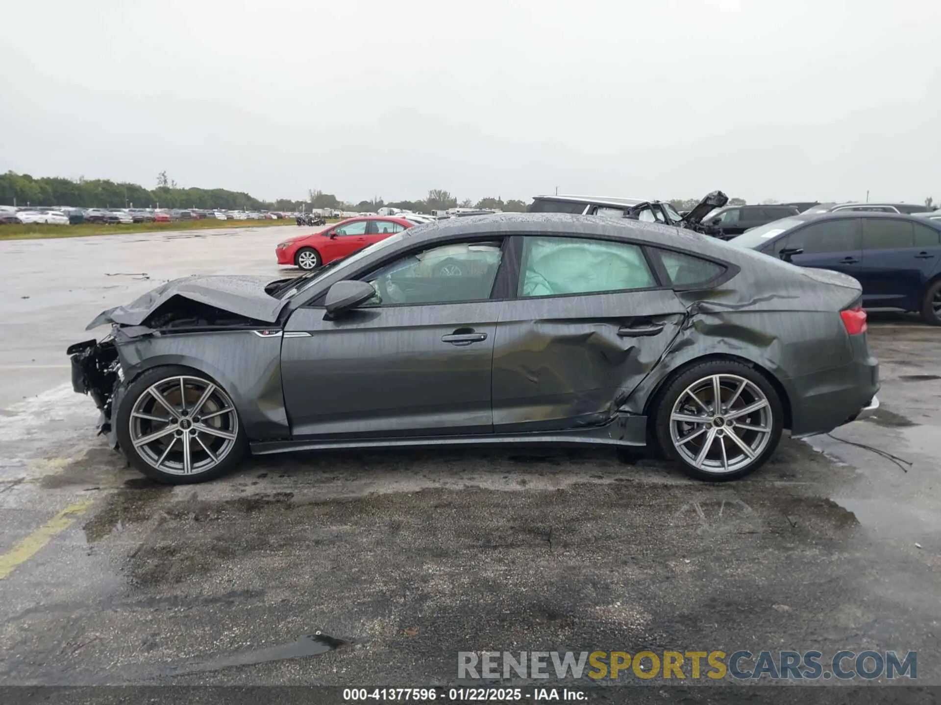 13 fotografías del automóvil dañado WAUDACF57SA007590 AUDI A5 SPORTBACK 2025
