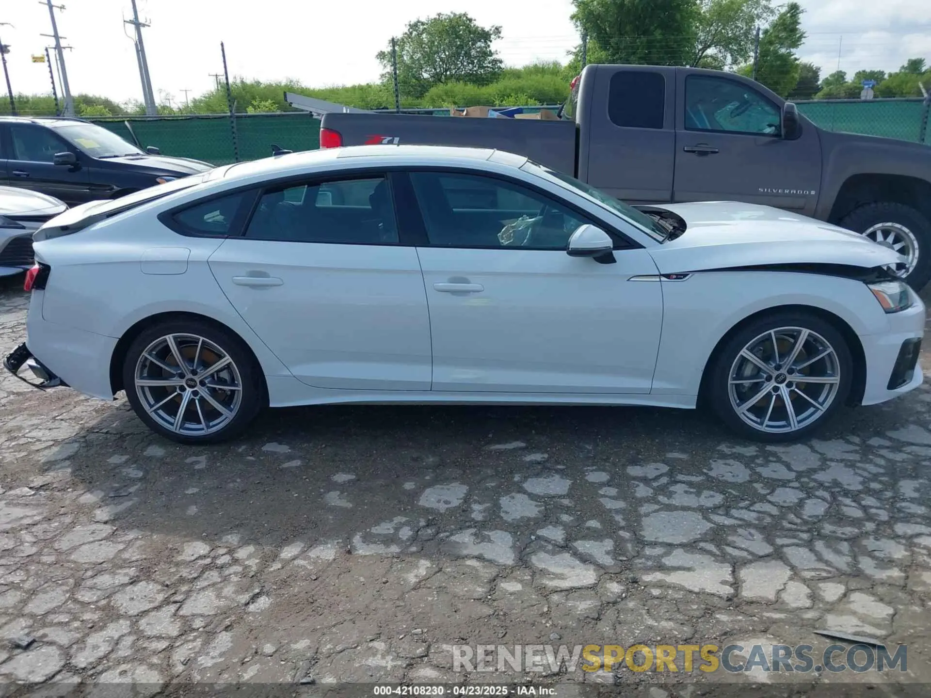 12 fotografías del automóvil dañado WAUDACF58SA006013 AUDI A5 SPORTBACK 2025
