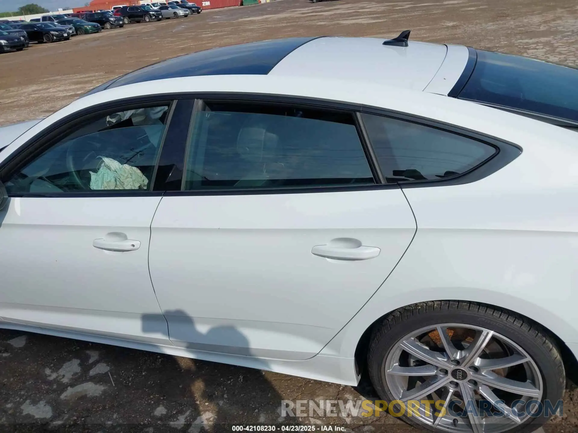 13 fotografías del automóvil dañado WAUDACF58SA006013 AUDI A5 SPORTBACK 2025