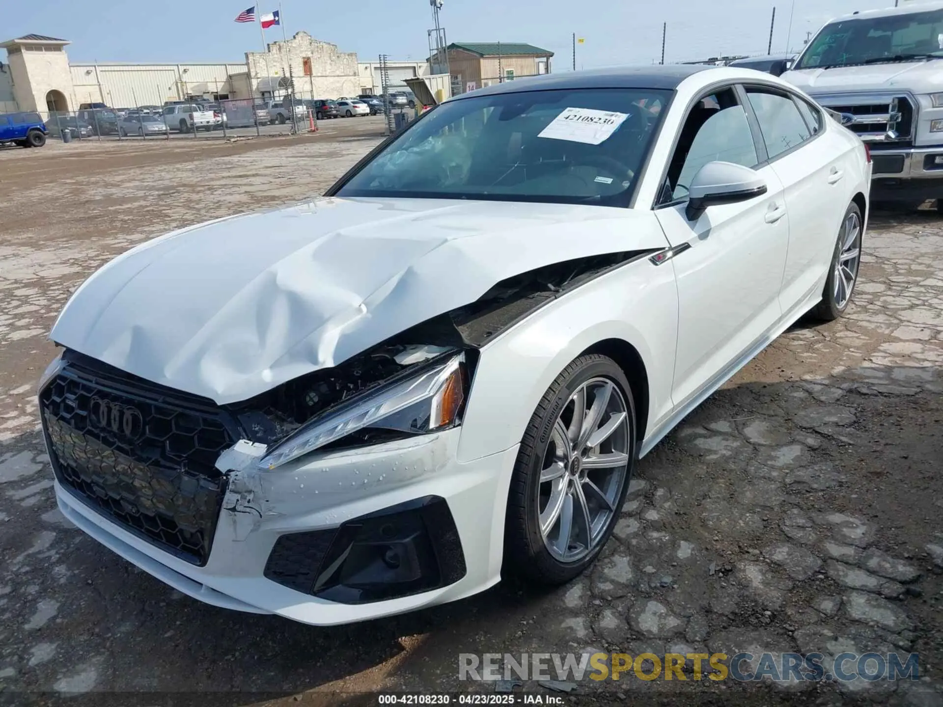2 fotografías del automóvil dañado WAUDACF58SA006013 AUDI A5 SPORTBACK 2025