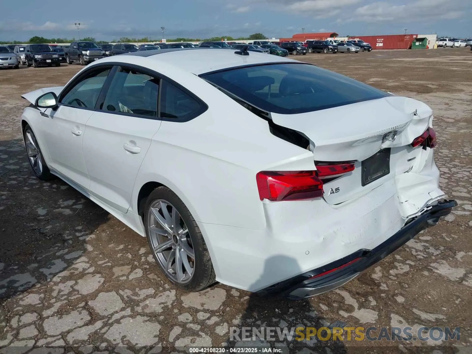 3 fotografías del automóvil dañado WAUDACF58SA006013 AUDI A5 SPORTBACK 2025