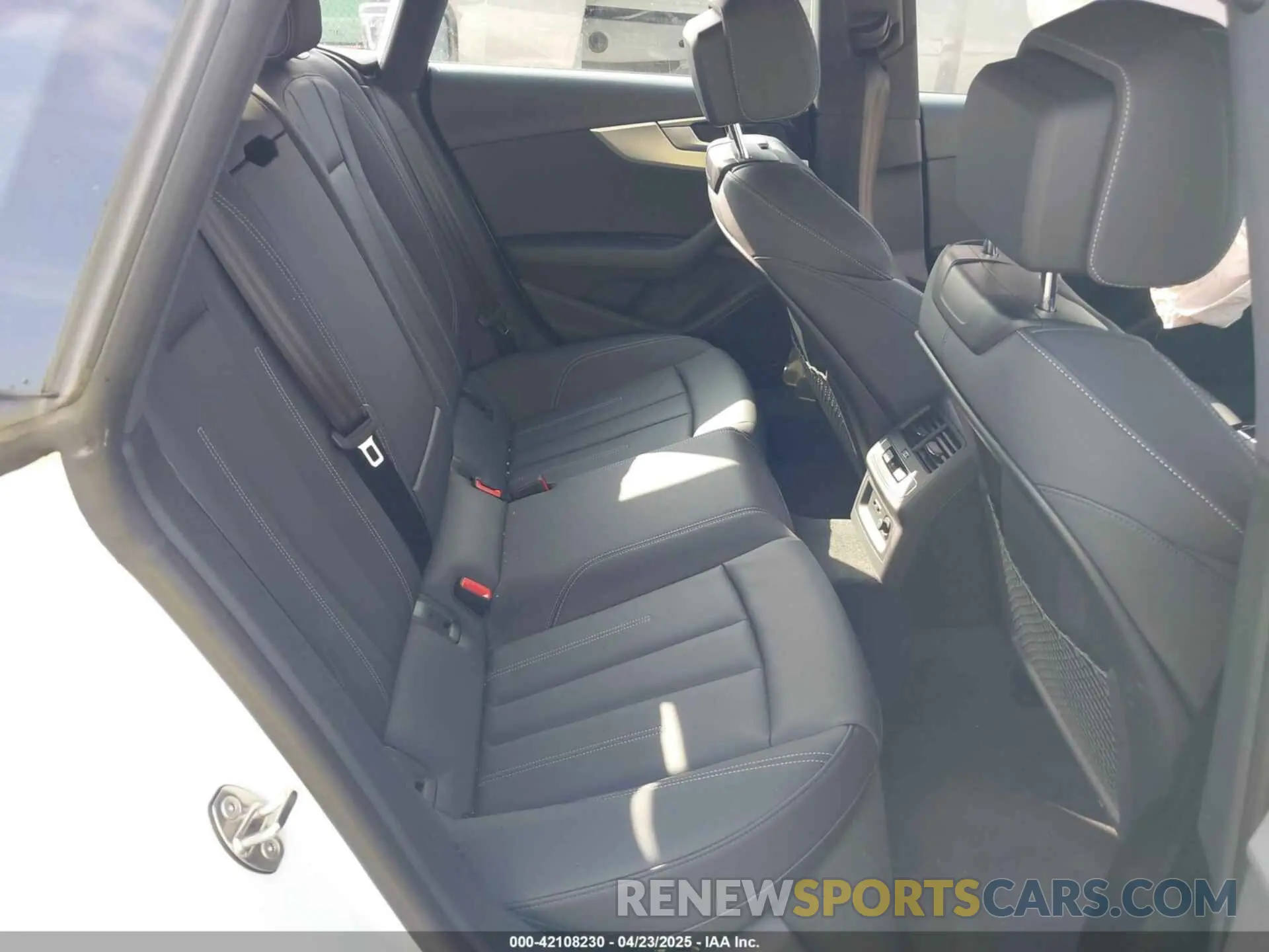 8 fotografías del automóvil dañado WAUDACF58SA006013 AUDI A5 SPORTBACK 2025