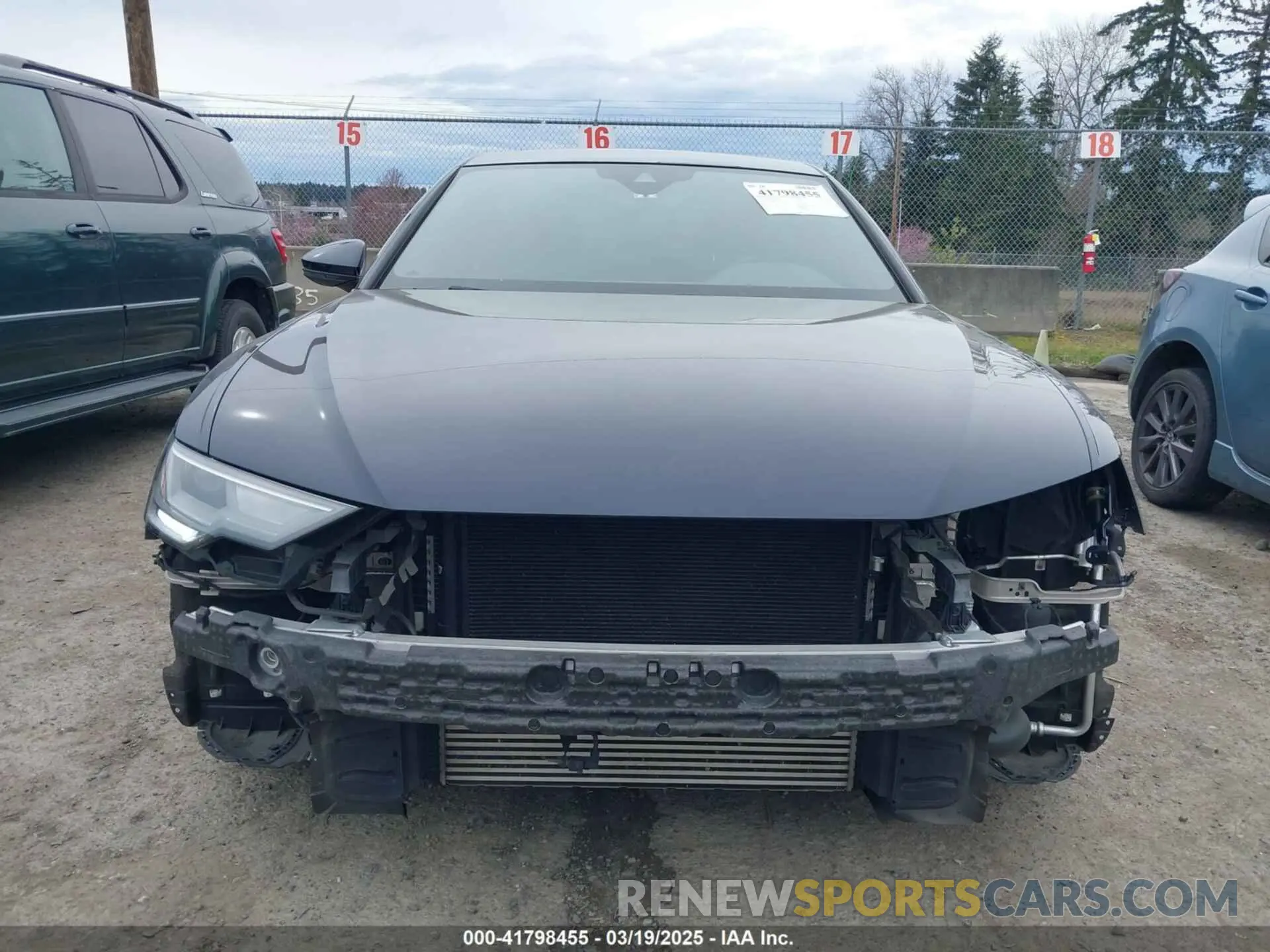 13 fotografías del automóvil dañado WAUD8AF2XKN129472 AUDI A6 2019