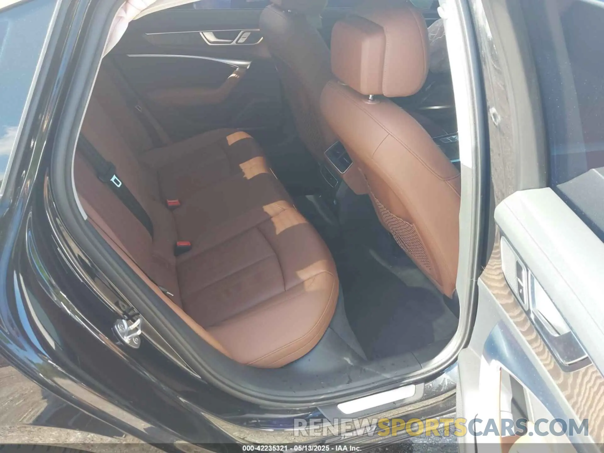 8 fotografías del automóvil dañado WAUE8AF24KN121775 AUDI A6 2019