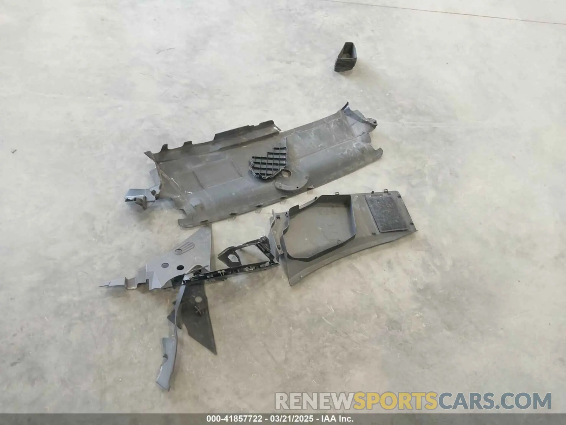 12 fotografías del automóvil dañado WAUE8AF25KN115936 AUDI A6 2019