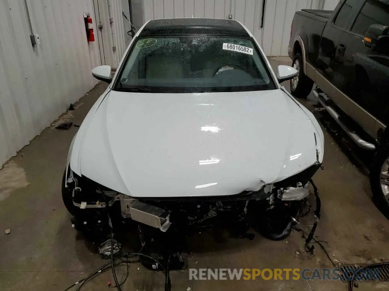5 fotografías del automóvil dañado WAUE8AF2XKN125006 AUDI A6 2019