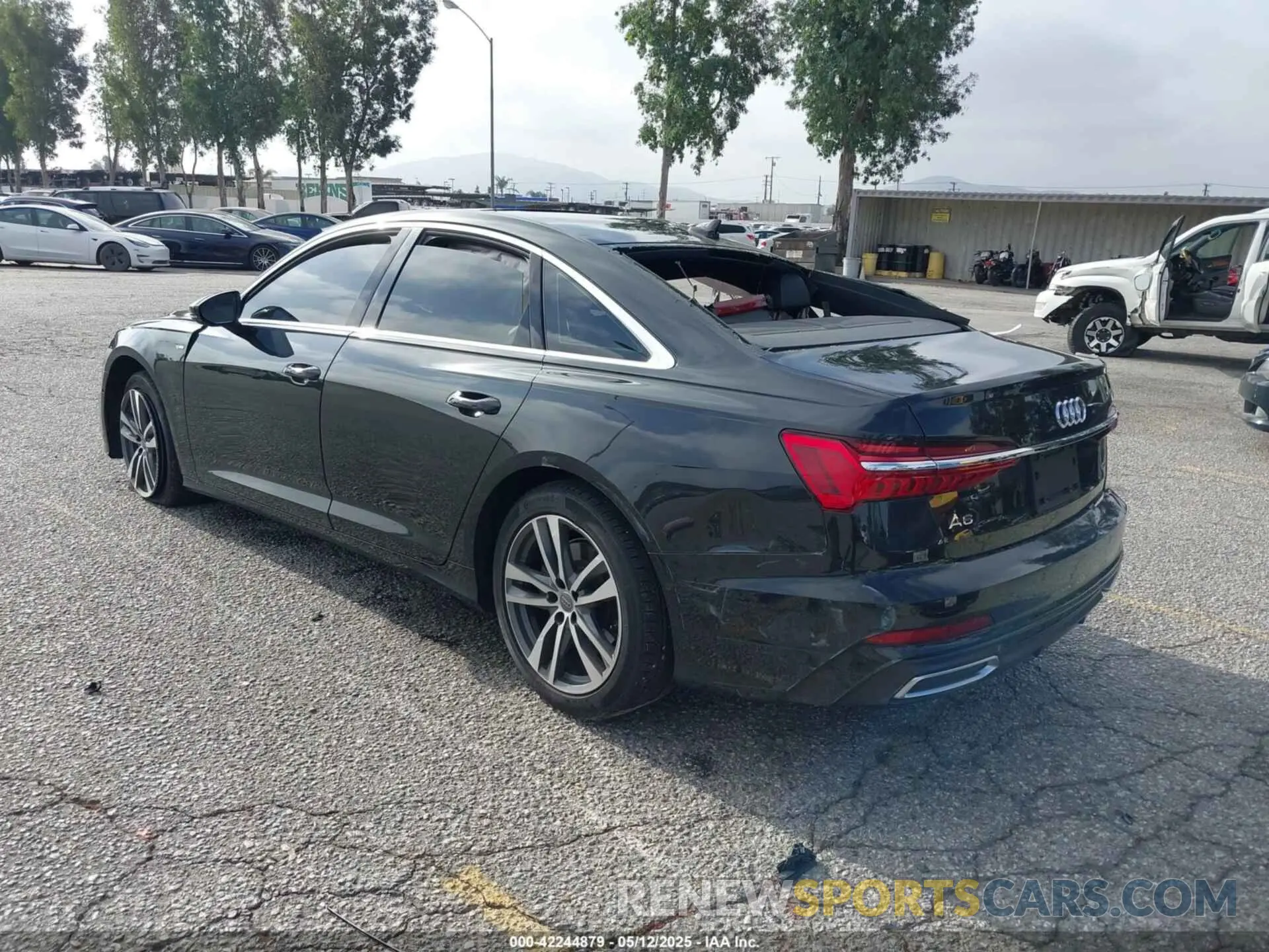 3 fotografías del automóvil dañado WAUL2AF26KN116506 AUDI A6 2019