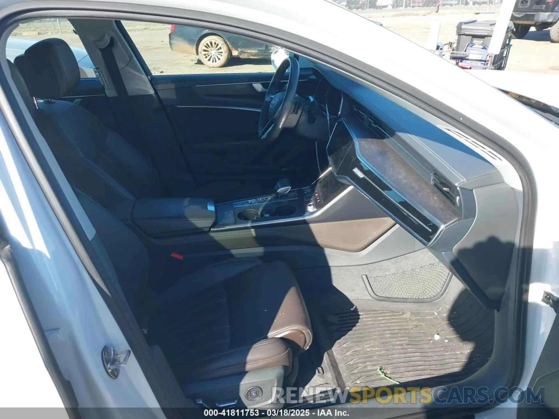 5 fotografías del automóvil dañado WAUM2AF22KN044384 AUDI A6 2019