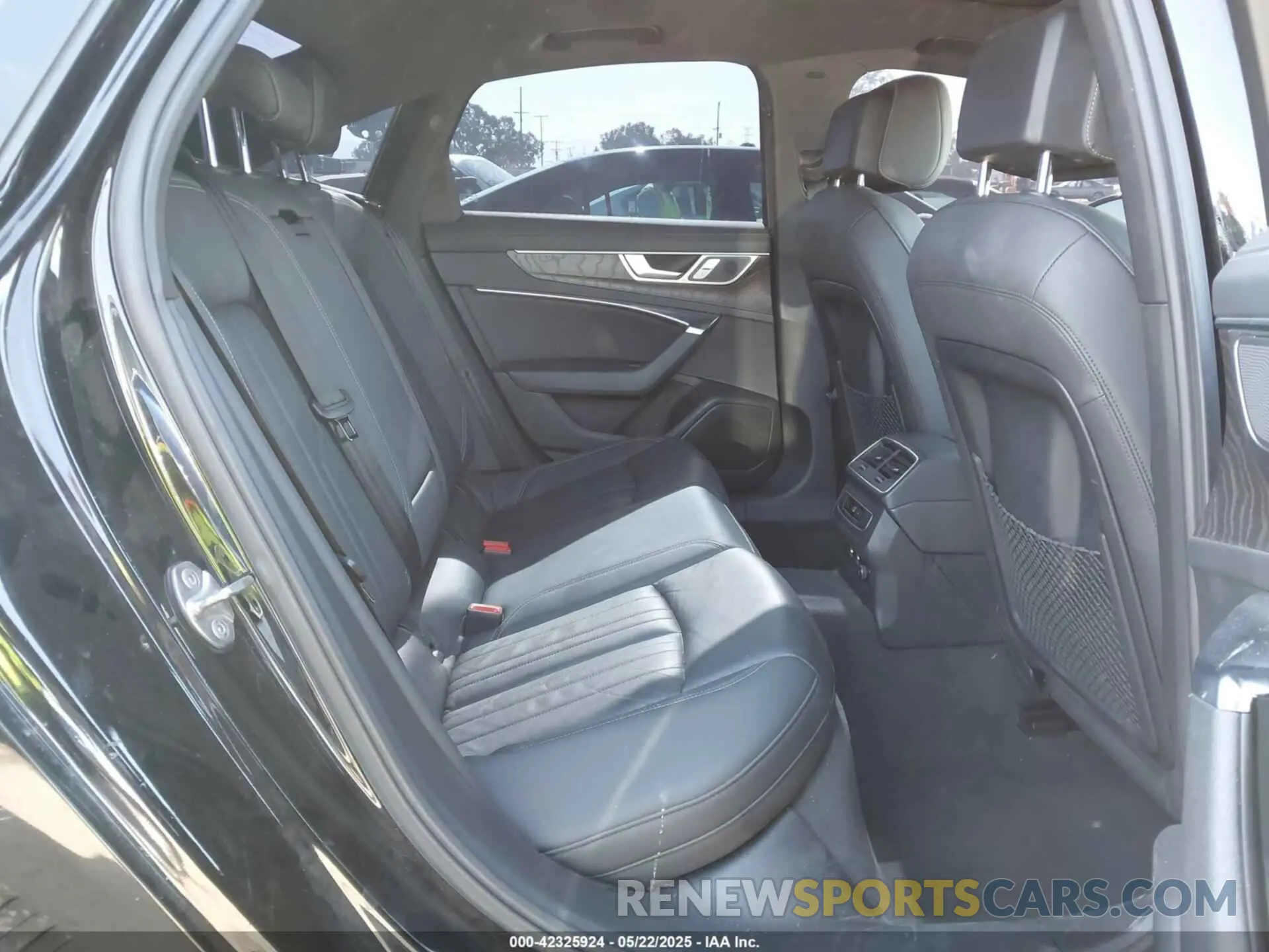 8 fotografías del automóvil dañado WAUD8AF25LN040474 AUDI A6 2020