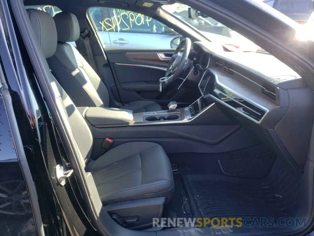 5 fotografías del automóvil dañado WAUE8AF2XLN063270 AUDI A6 2020