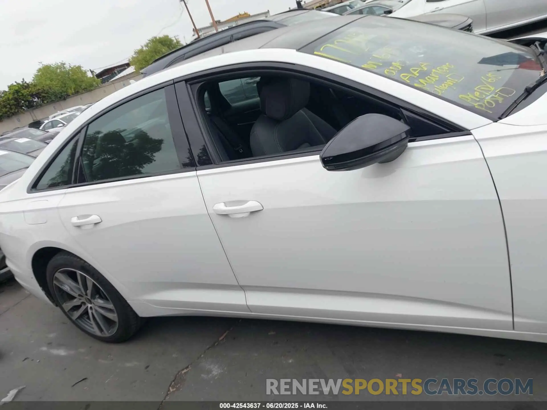 14 fotografías del automóvil dañado WAUE3AF27MN067955 AUDI A6 2021