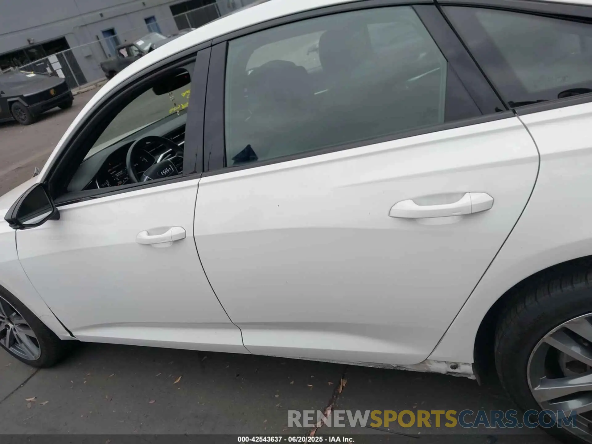 15 fotografías del automóvil dañado WAUE3AF27MN067955 AUDI A6 2021