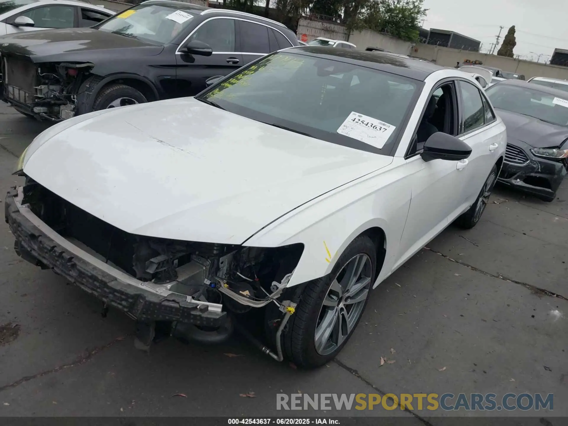 2 fotografías del automóvil dañado WAUE3AF27MN067955 AUDI A6 2021