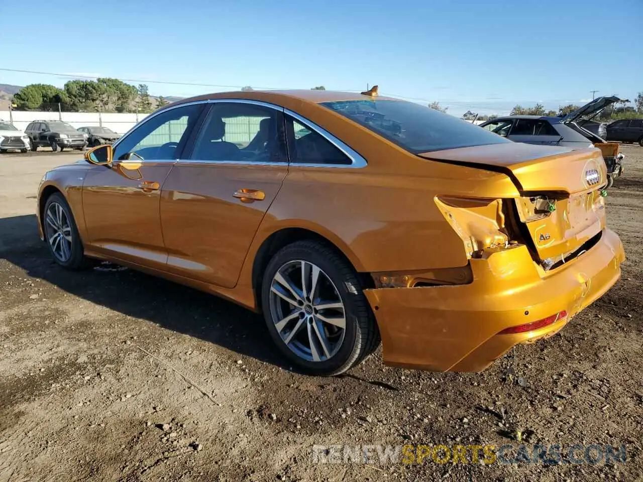 2 fotografías del automóvil dañado WAUM2AF22MN029824 AUDI A6 2021