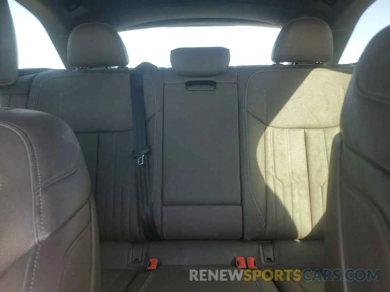 10 fotografías del automóvil dañado WAU92BF26NN014515 AUDI A6 2022