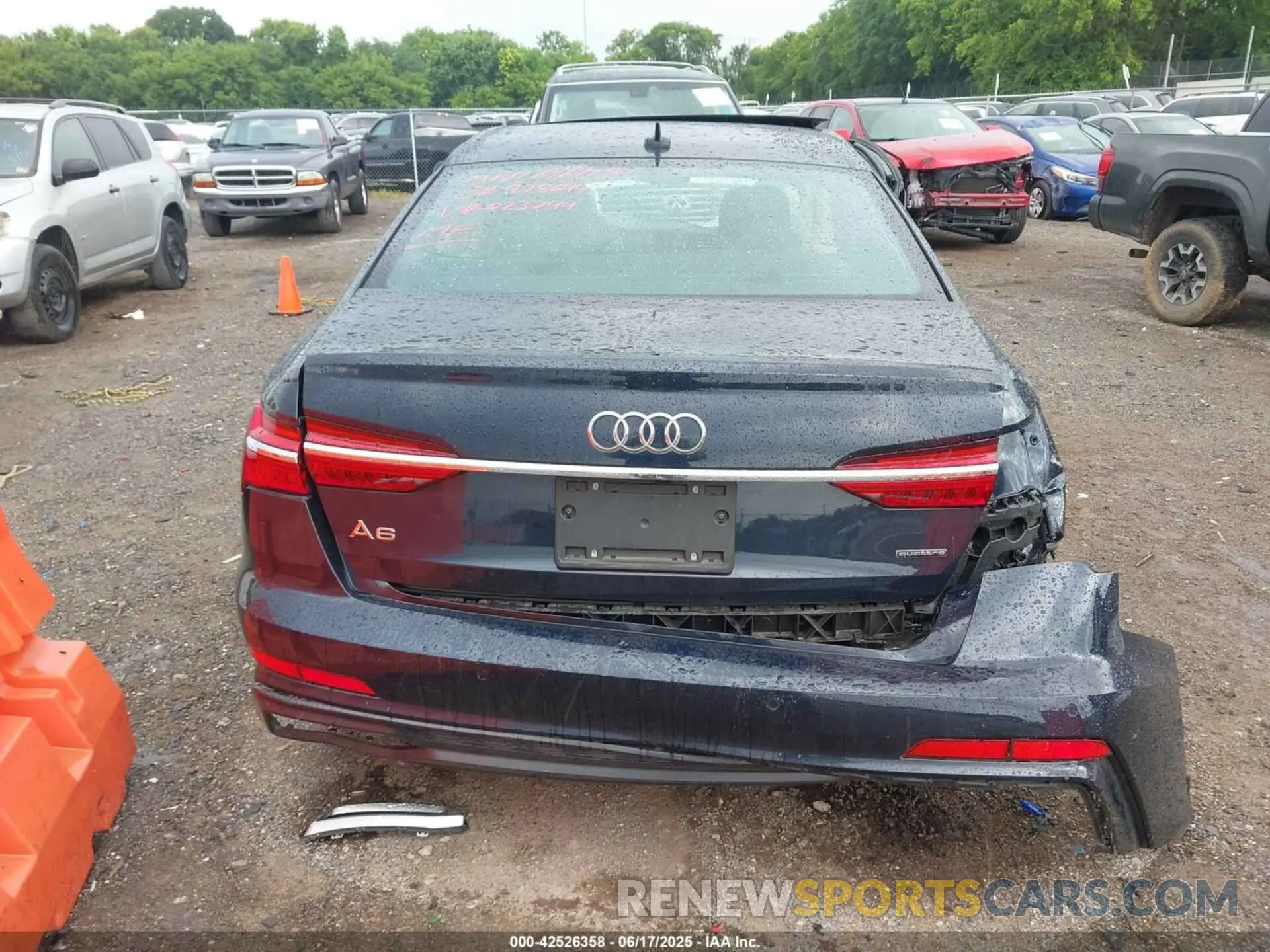 15 fotografías del automóvil dañado WAUM2BF28NN023744 AUDI A6 2022