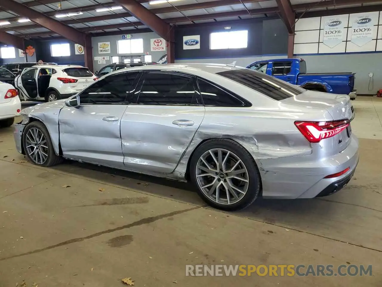 2 fotografías del automóvil dañado WAUM2BF26PN013913 AUDI A6 2023