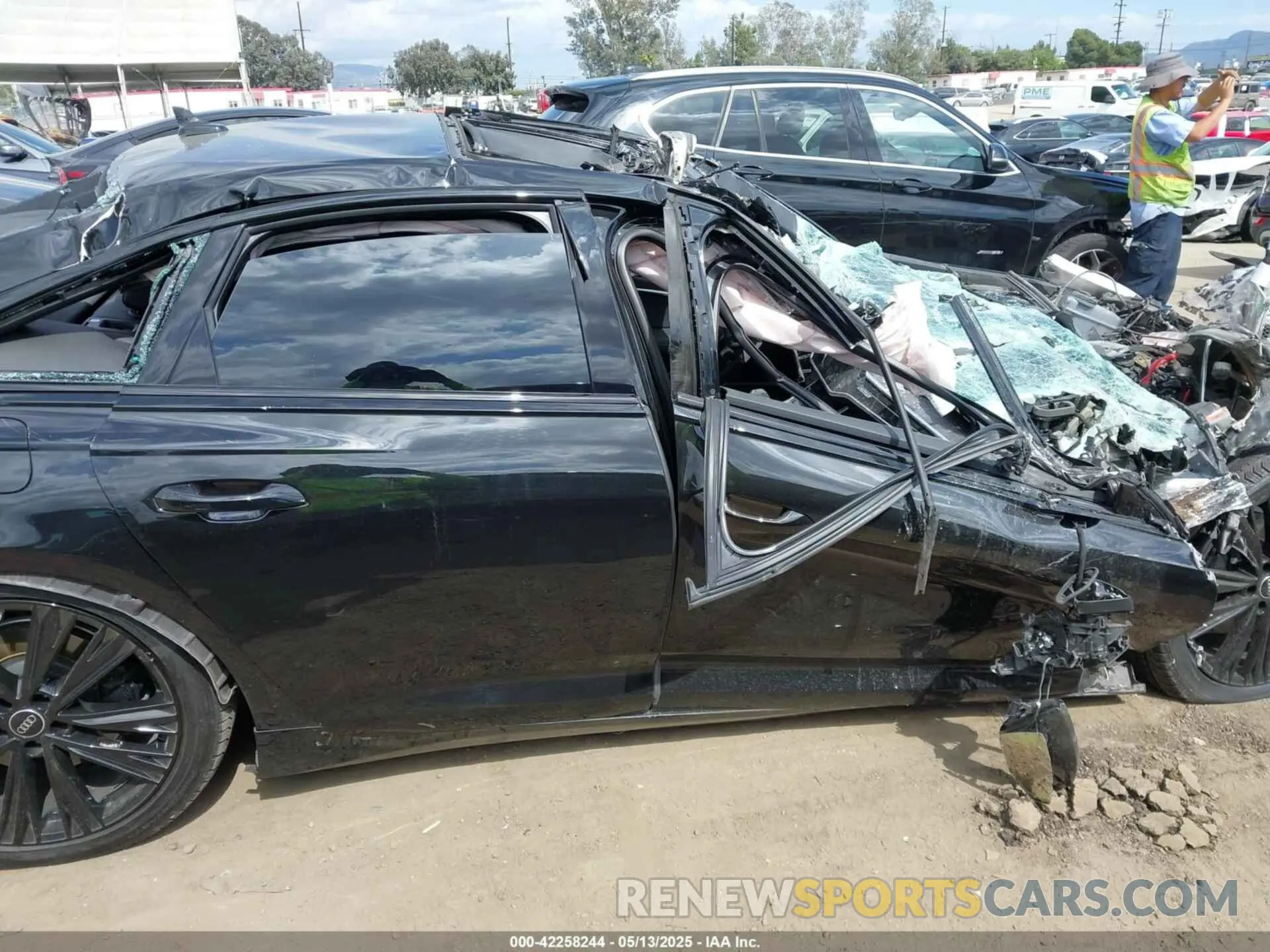 12 fotografías del automóvil dañado WAUE3BF25RN058281 AUDI A6 2024