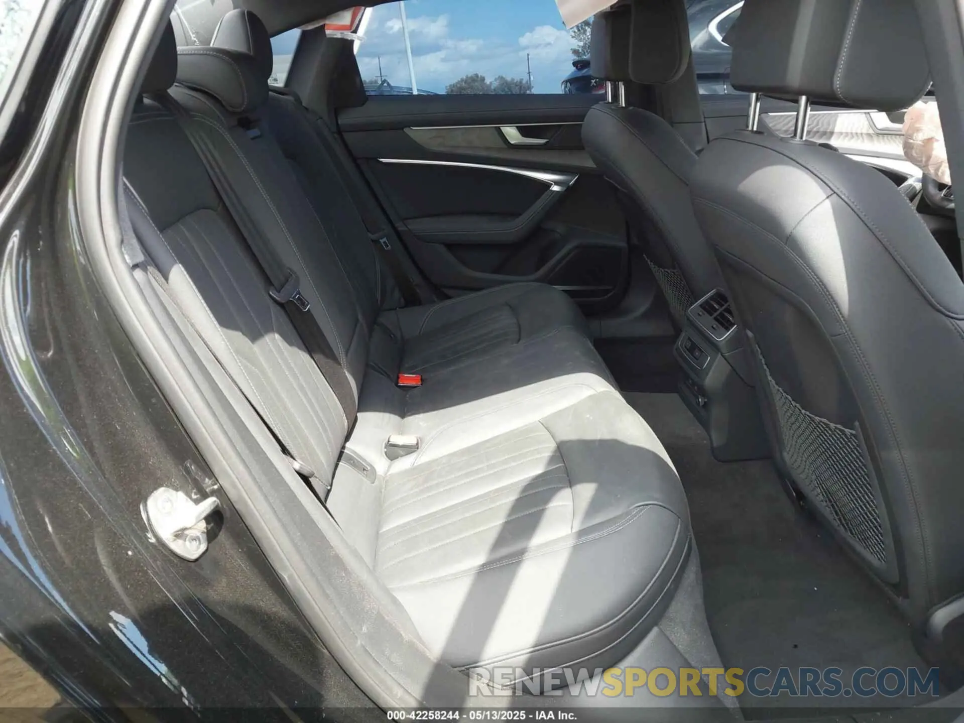 8 fotografías del automóvil dañado WAUE3BF25RN058281 AUDI A6 2024