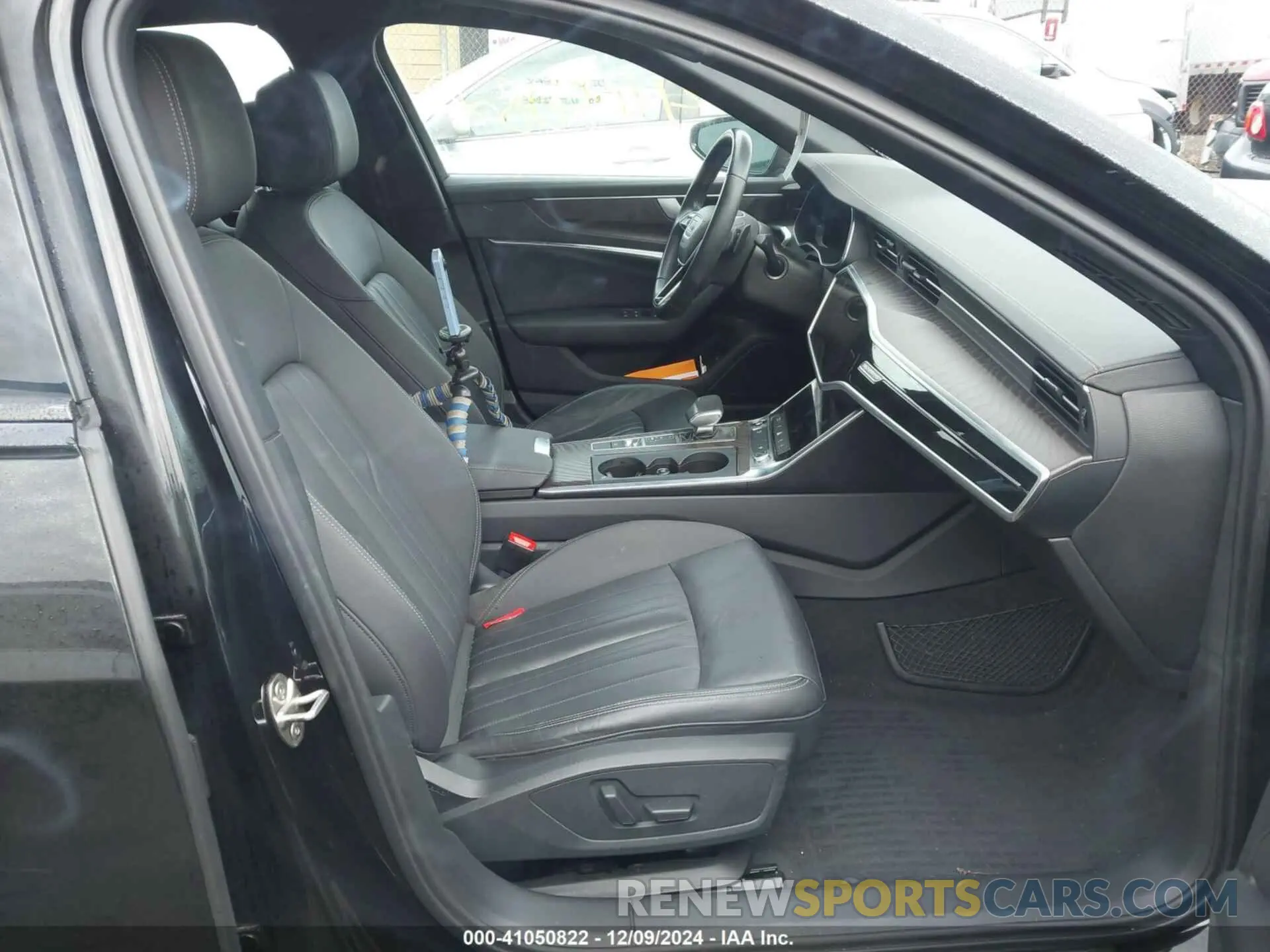 5 fotografías del automóvil dañado WAUD3AF2XMN056881 AUDI A6 SEDAN 2021