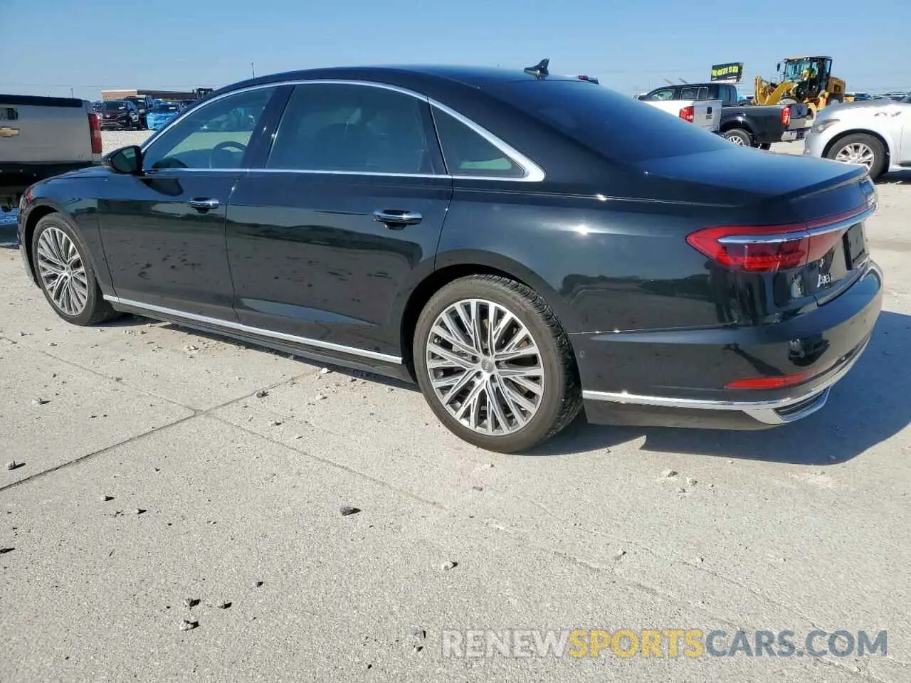 2 fotografías del automóvil dañado WAU8DAF80KN011030 AUDI A8 2019