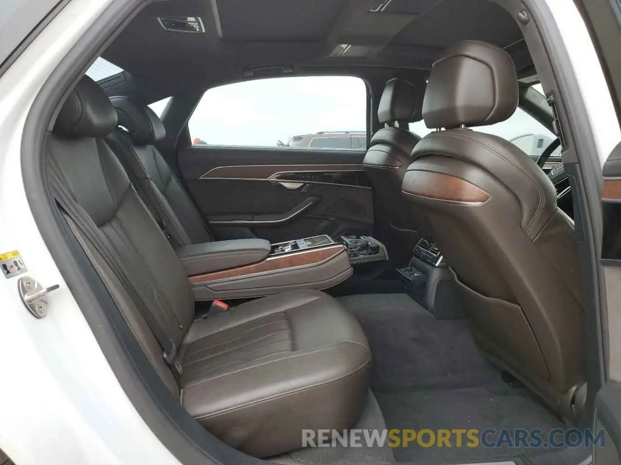 10 fotografías del automóvil dañado WAU8DAF82KN014043 AUDI A8 2019