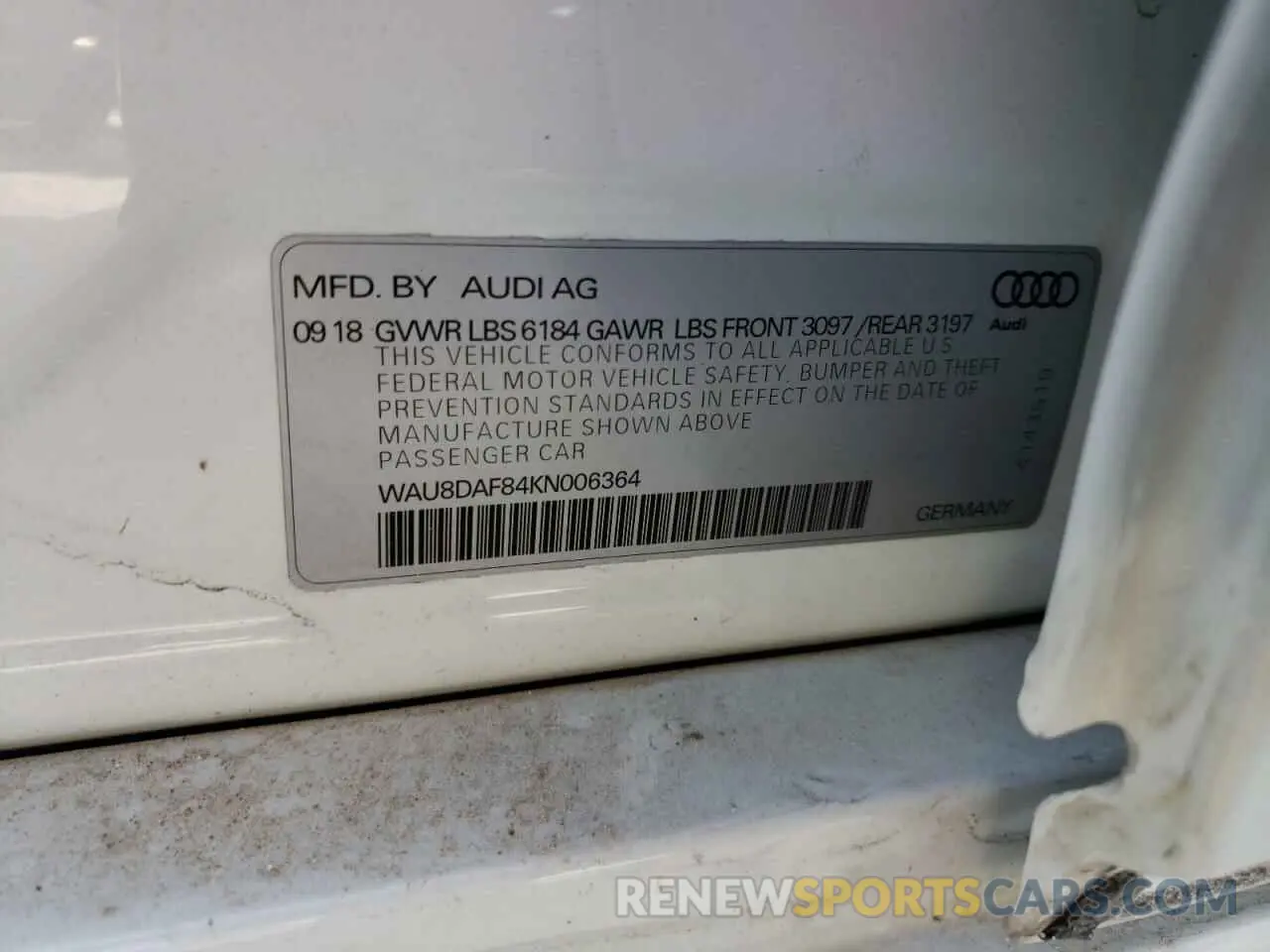 10 fotografías del automóvil dañado WAU8DAF84KN006364 AUDI A8 2019