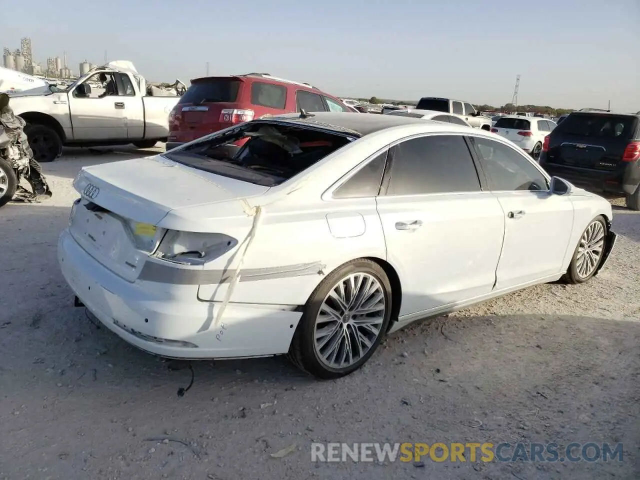4 fotografías del automóvil dañado WAU8DAF84KN006364 AUDI A8 2019