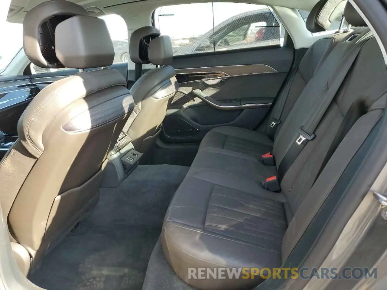 10 fotografías del automóvil dañado WAU8DAF84KN008101 AUDI A8 2019