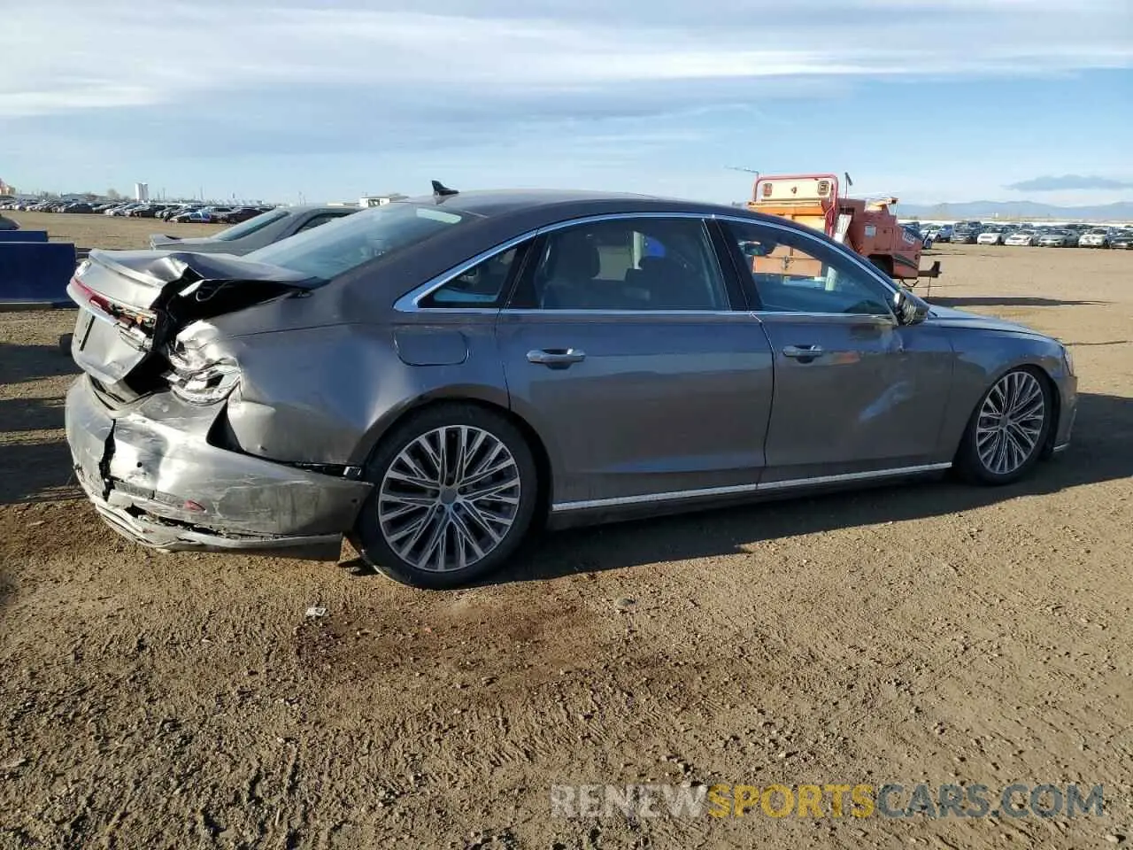 3 fotografías del automóvil dañado WAU8DAF84KN008101 AUDI A8 2019