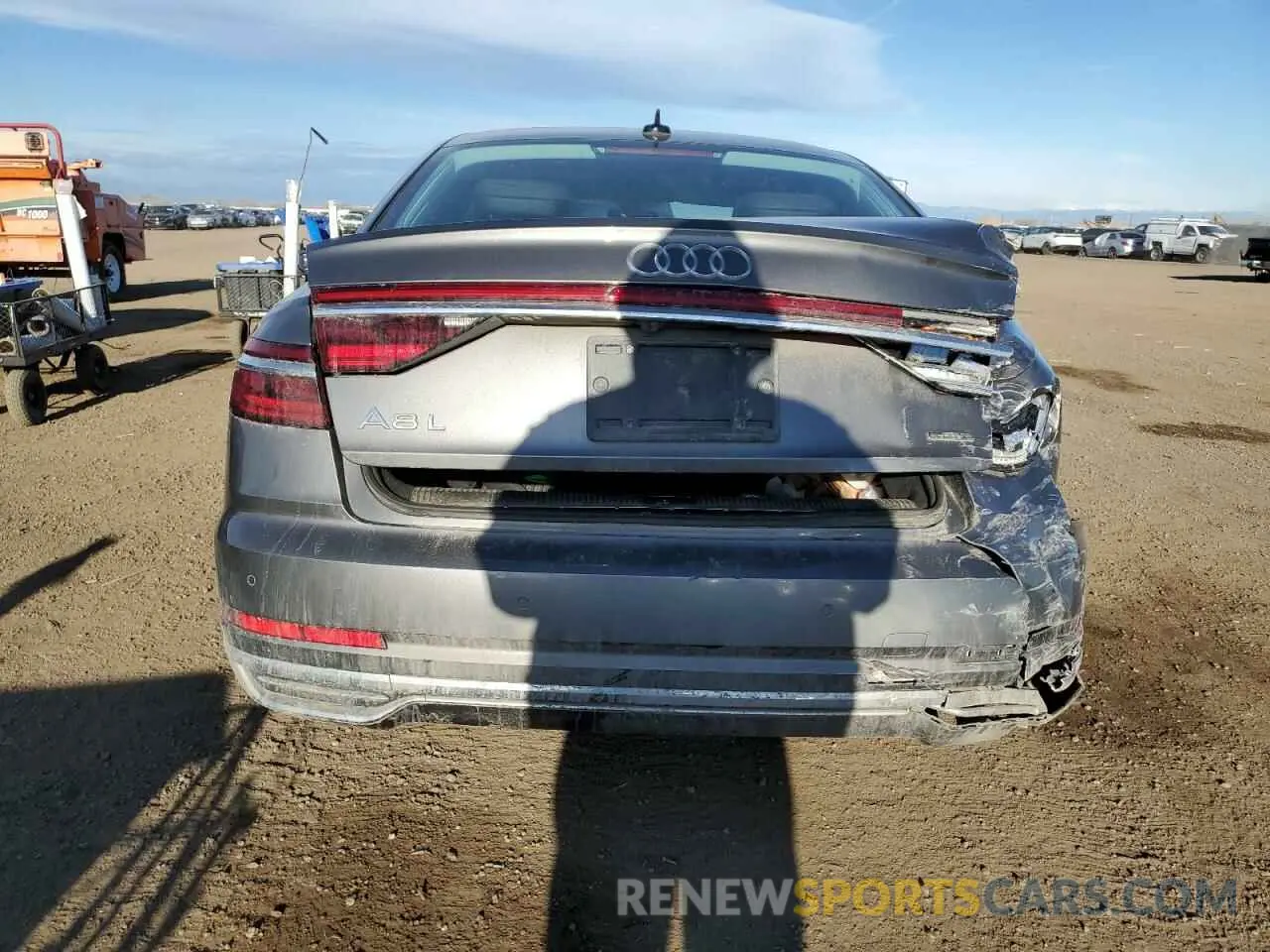 6 fotografías del automóvil dañado WAU8DAF84KN008101 AUDI A8 2019