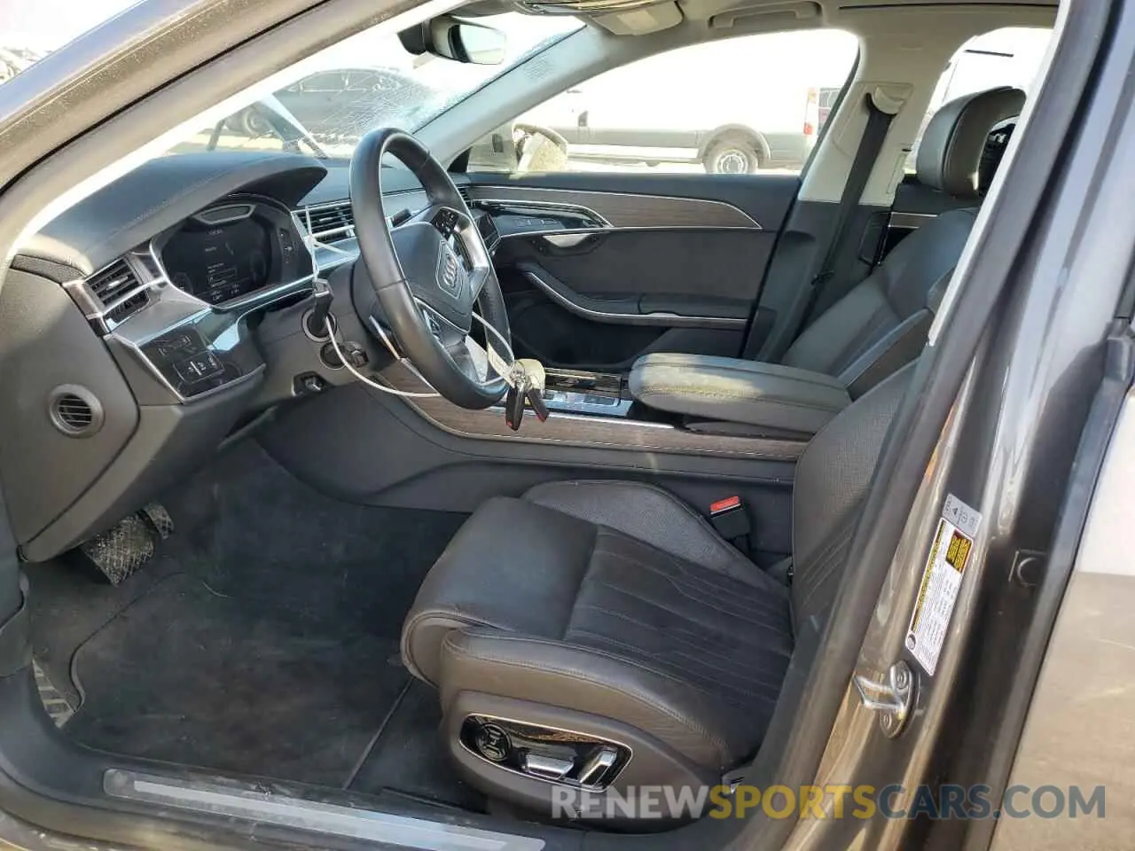 7 fotografías del automóvil dañado WAU8DAF84KN008101 AUDI A8 2019