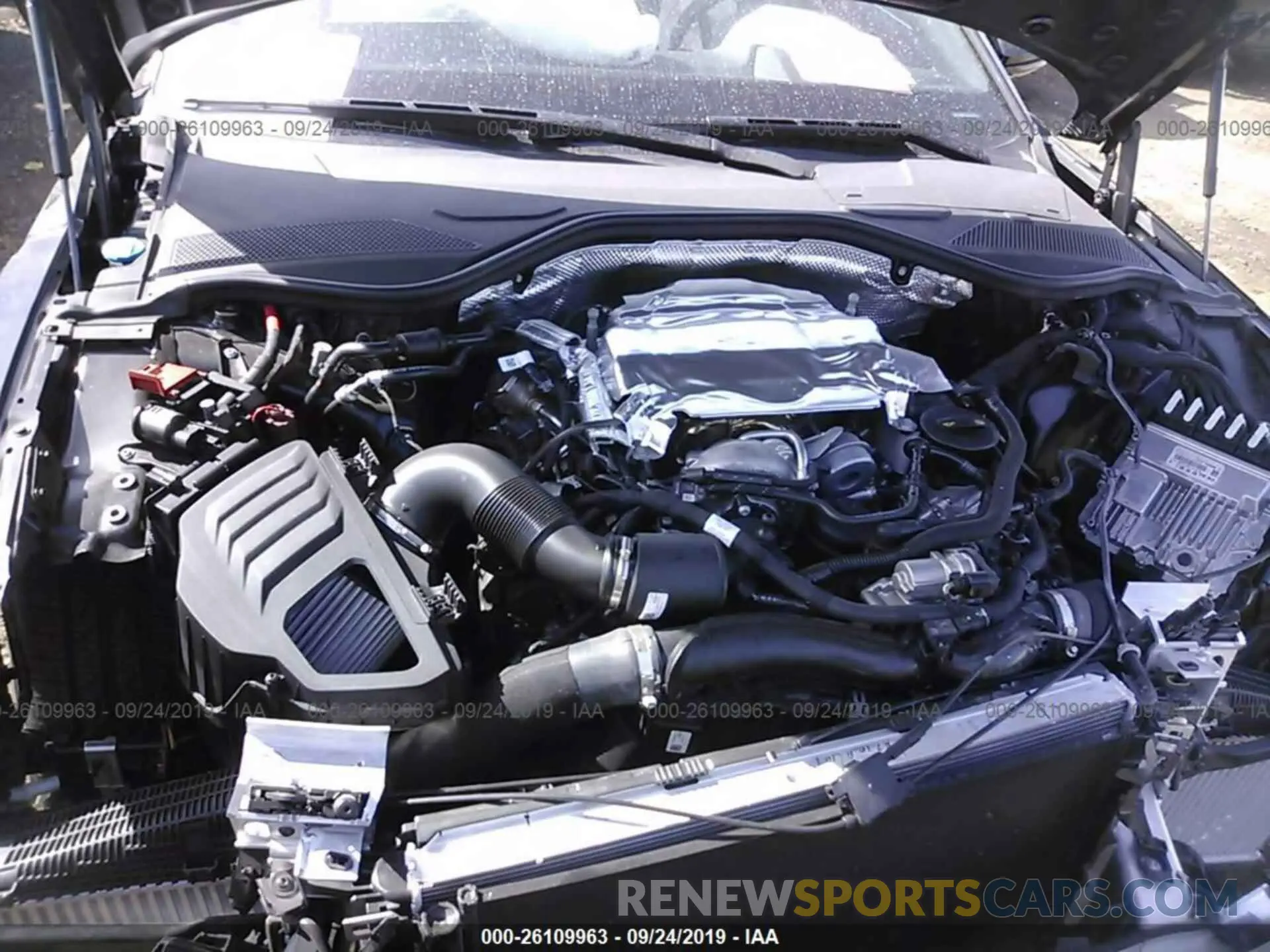 10 fotografías del automóvil dañado WAU8DAF85KN012836 AUDI A8 2019