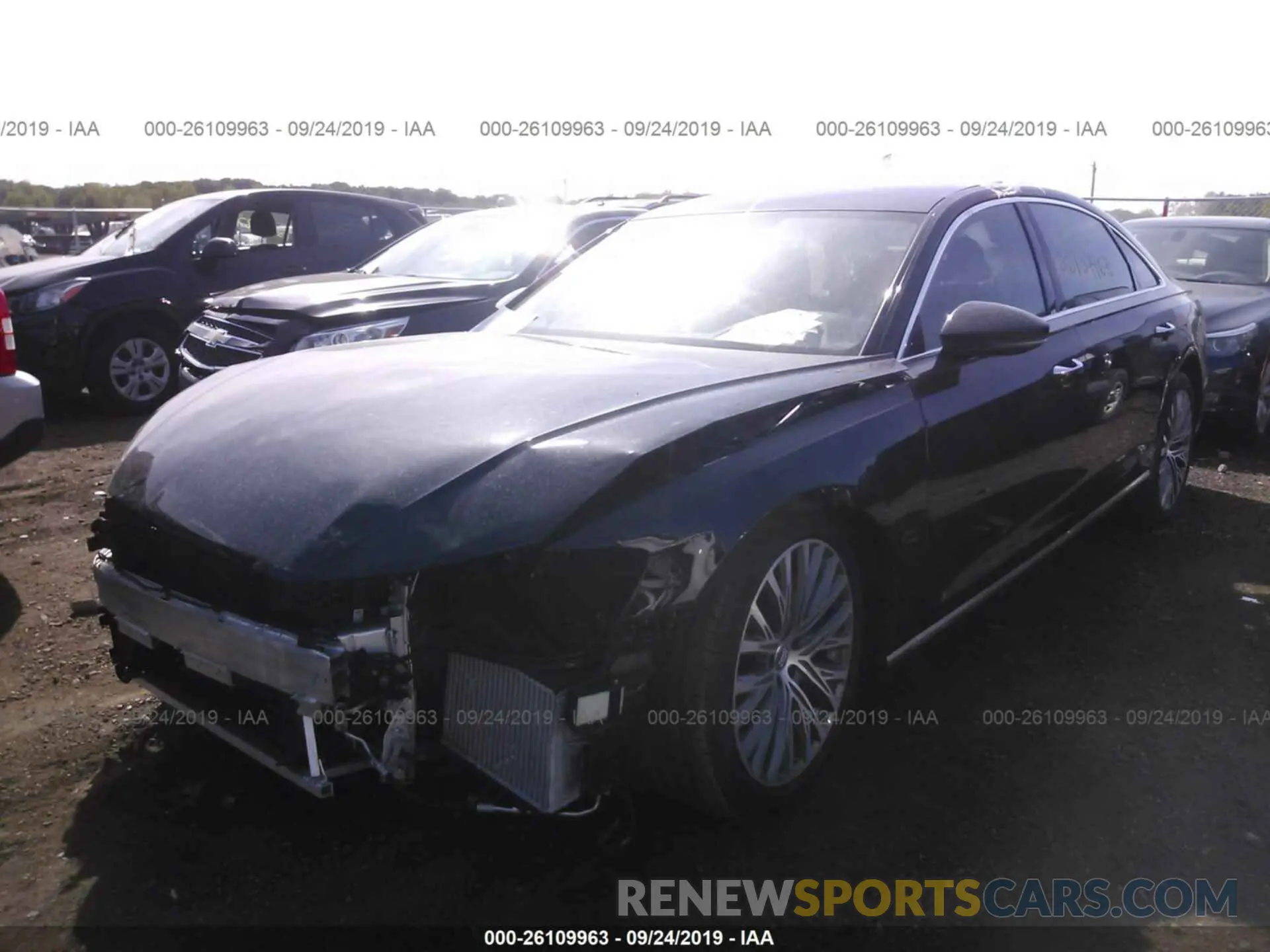 2 fotografías del automóvil dañado WAU8DAF85KN012836 AUDI A8 2019