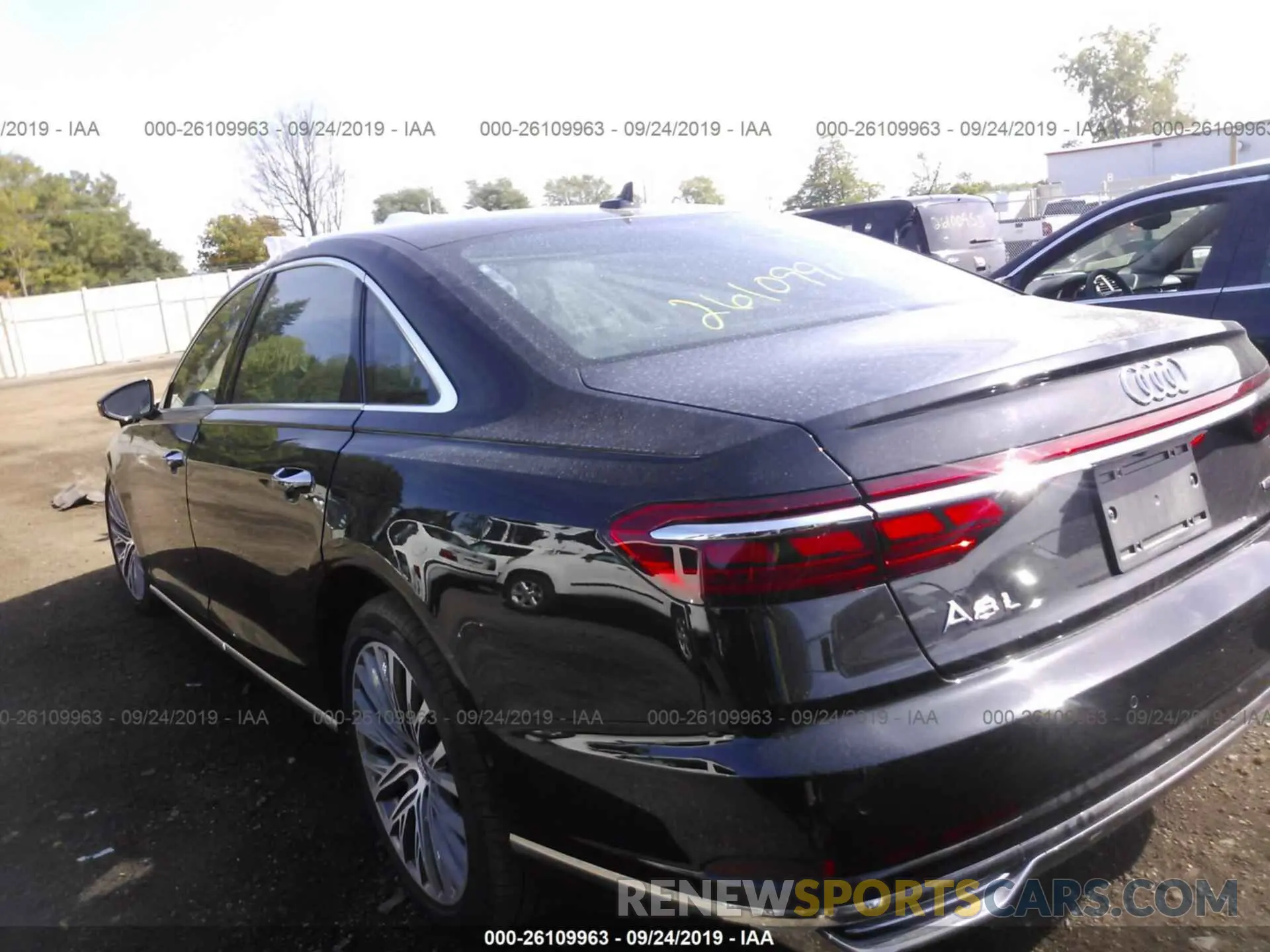 3 fotografías del automóvil dañado WAU8DAF85KN012836 AUDI A8 2019
